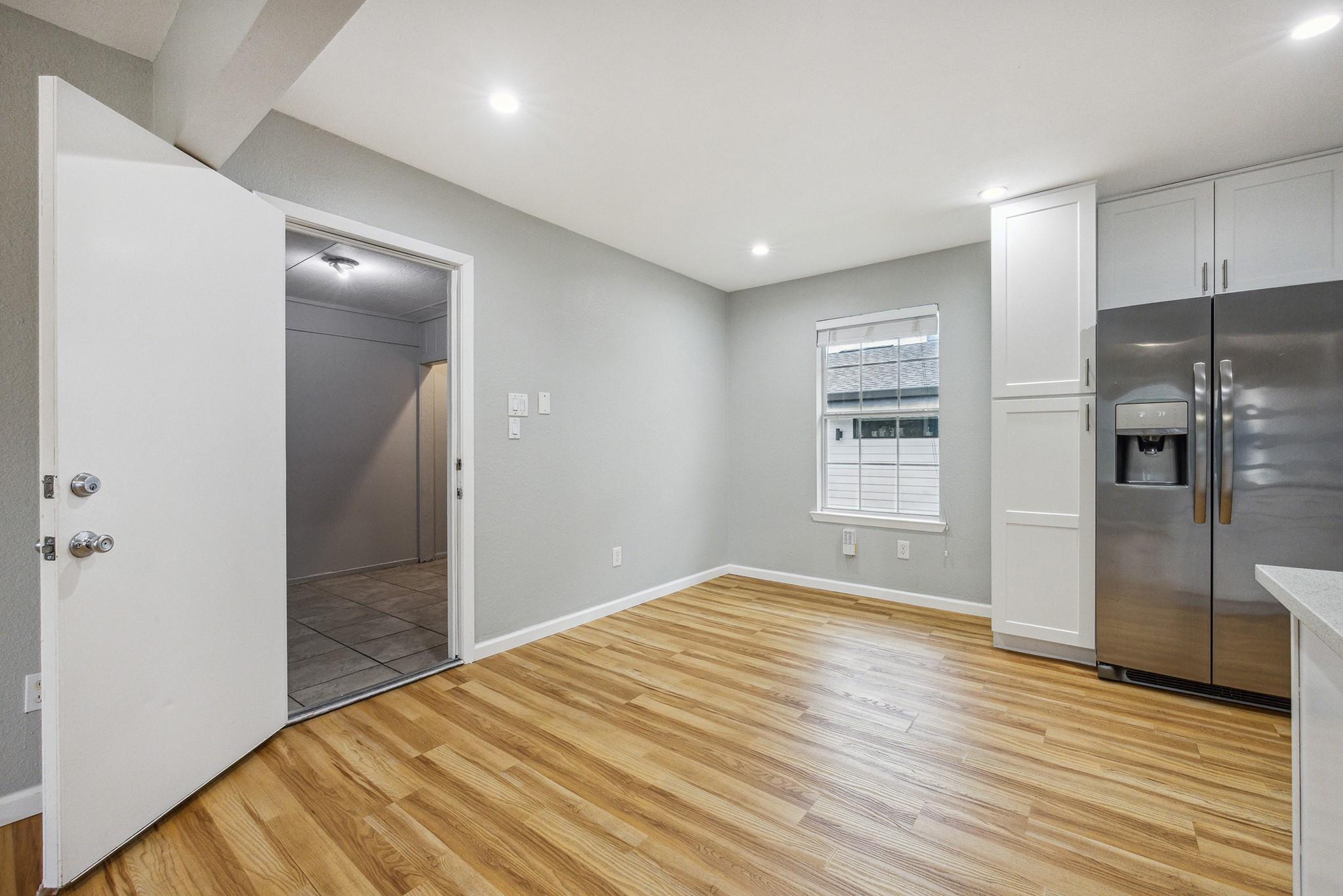 1111 Lawson Ln Property Photo 6
