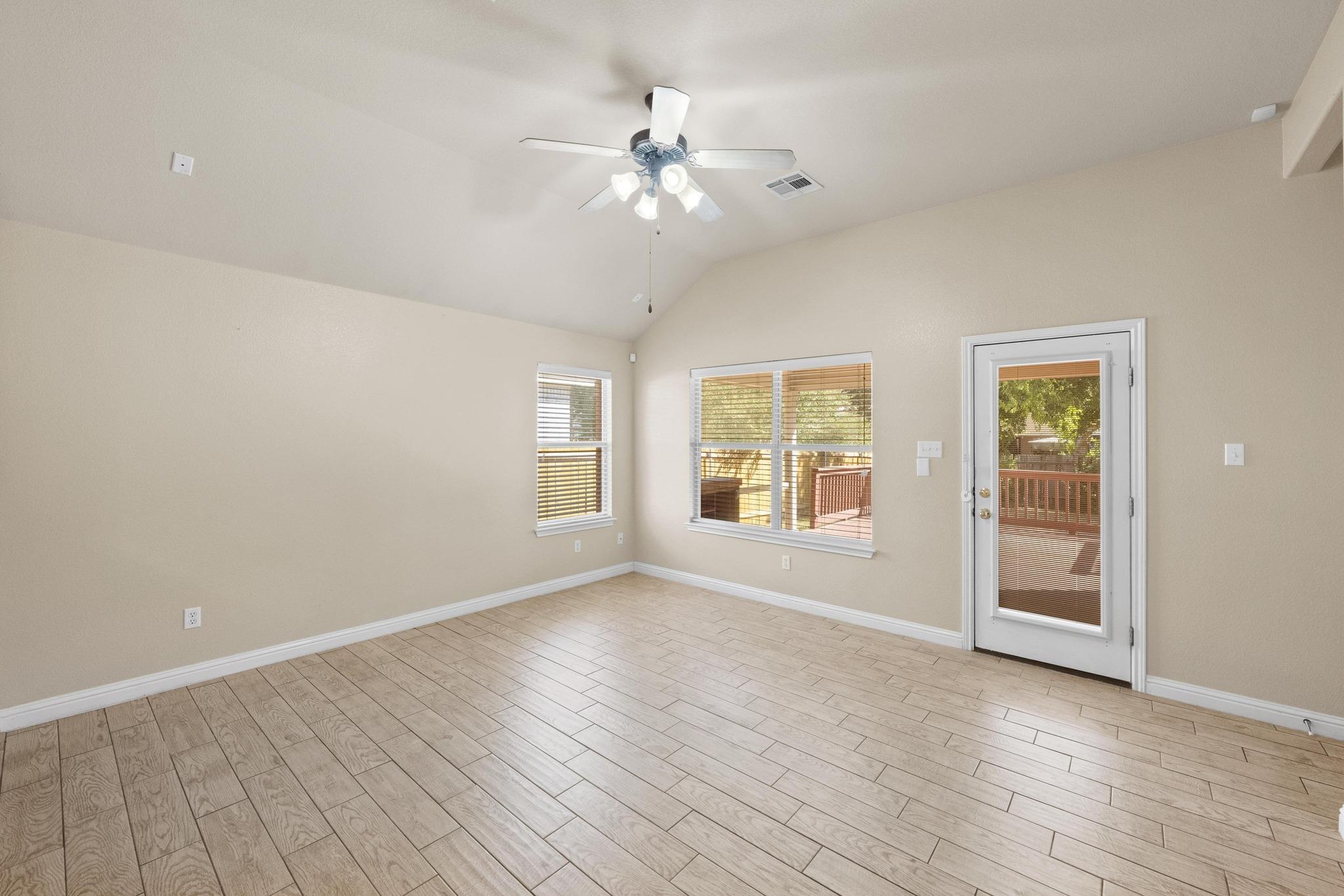 10409 Yellowstone Dr Property Photo 3