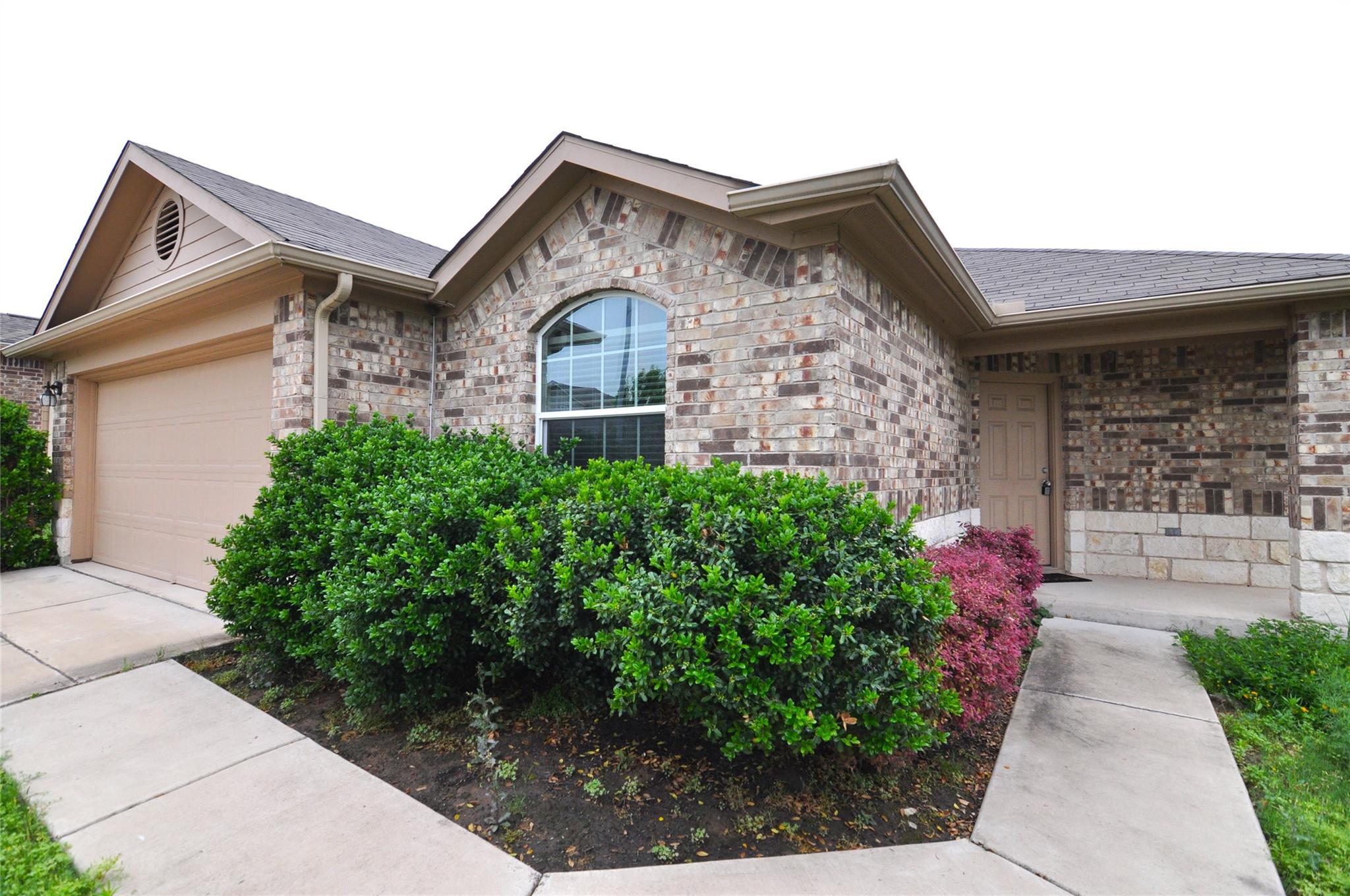 106 Leona River Trl Property Photo