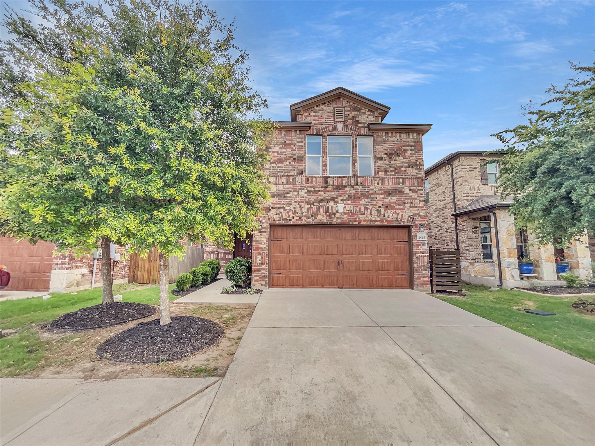 2015 Split Diamond Way Property Photo 1