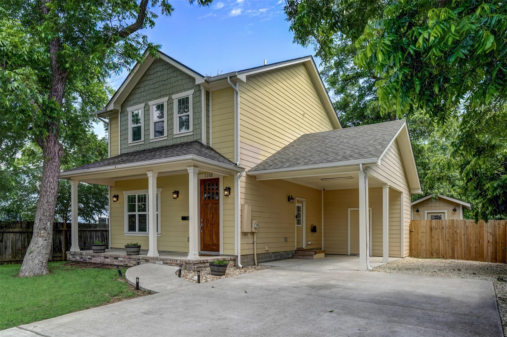 1103 Farm St Property Photo 1