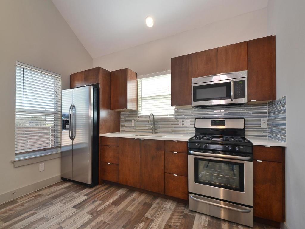 3141 E 12th St #c Property Photo 2