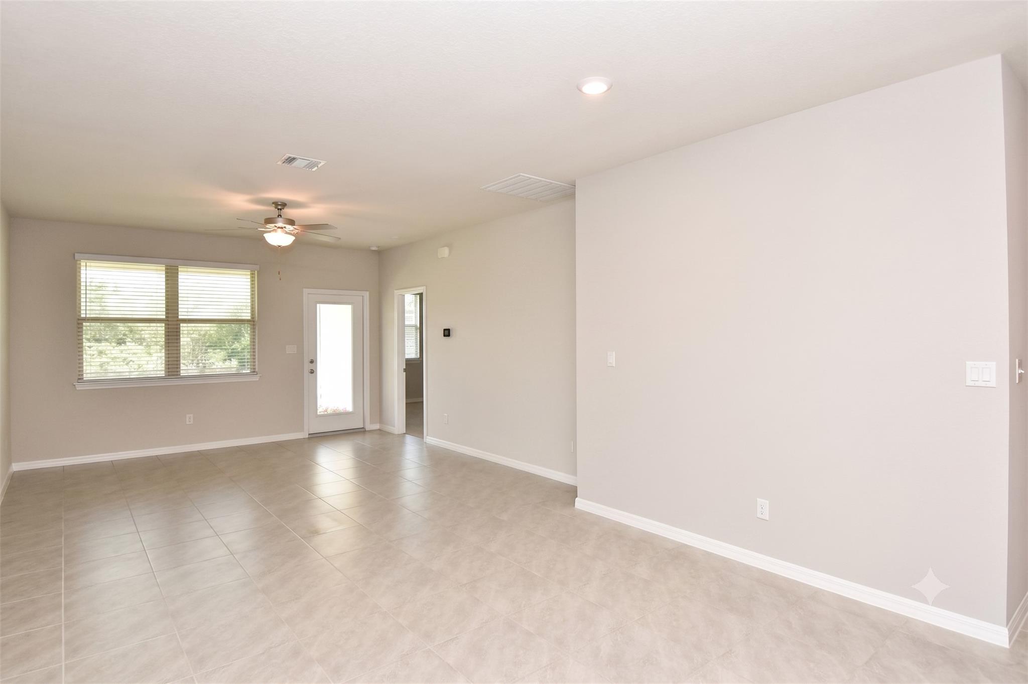 241 Serpens St Property Photo 6