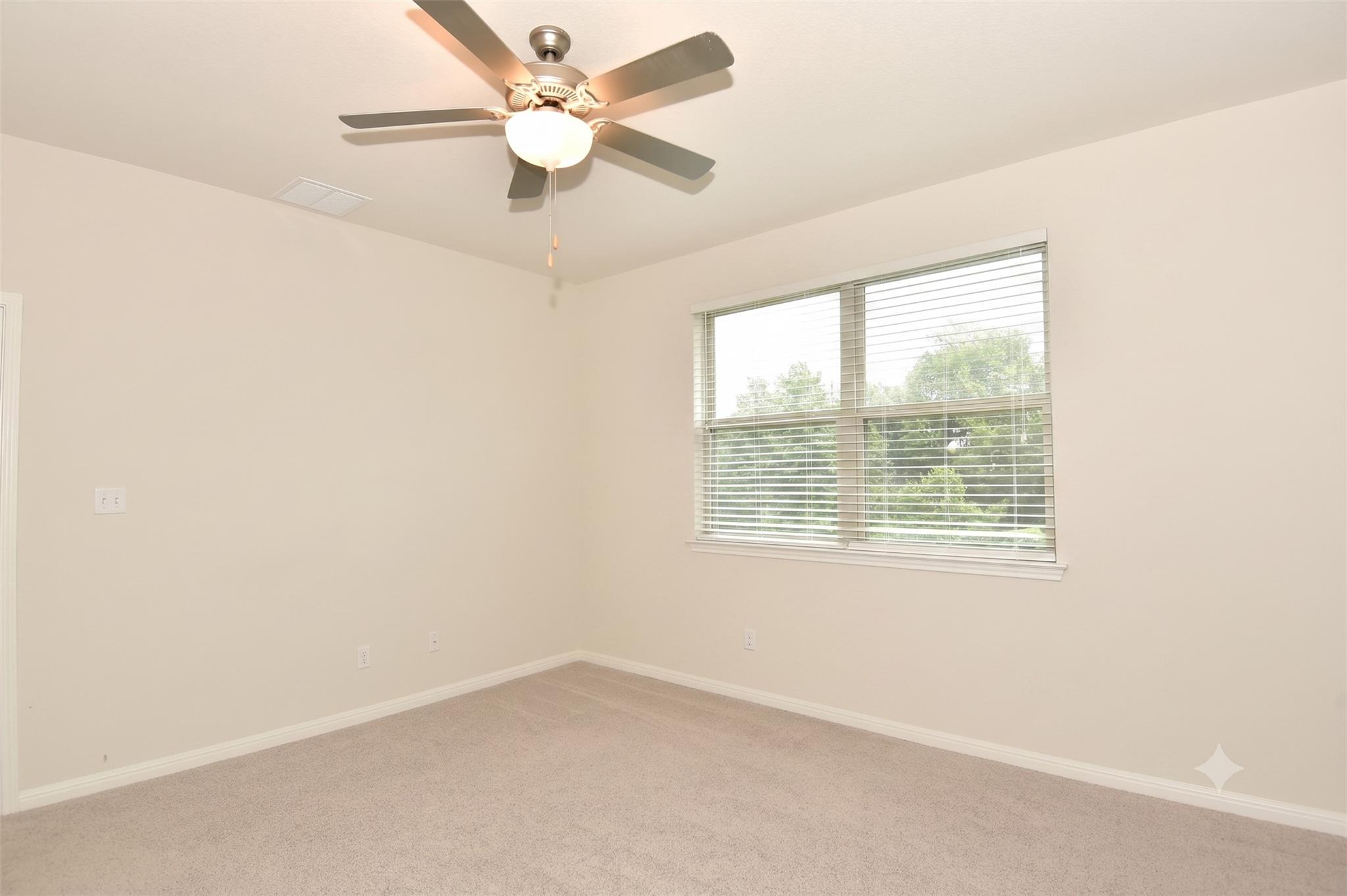 241 Serpens St Property Photo 7