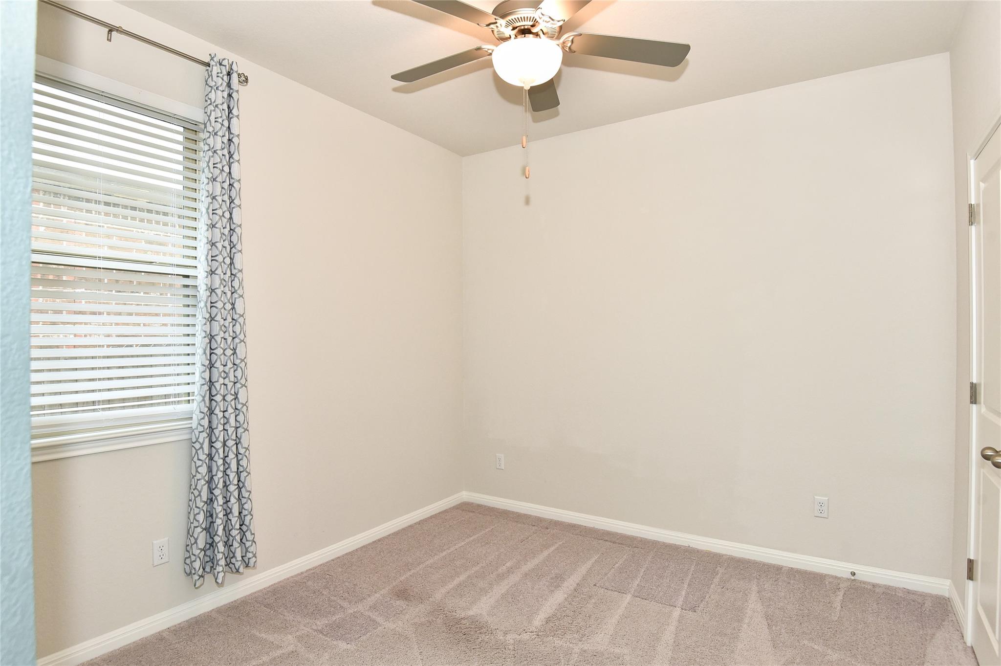 241 Serpens St Property Photo 12