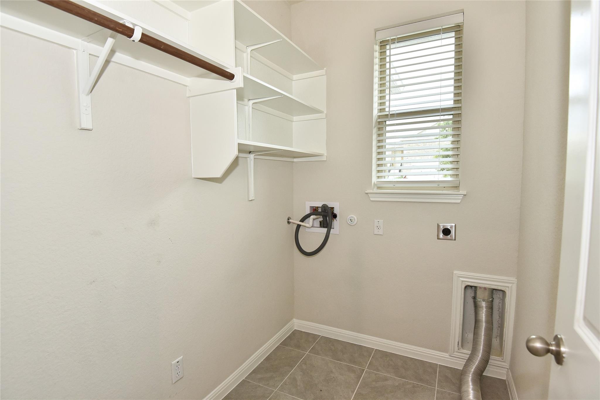 241 Serpens St Property Photo 14