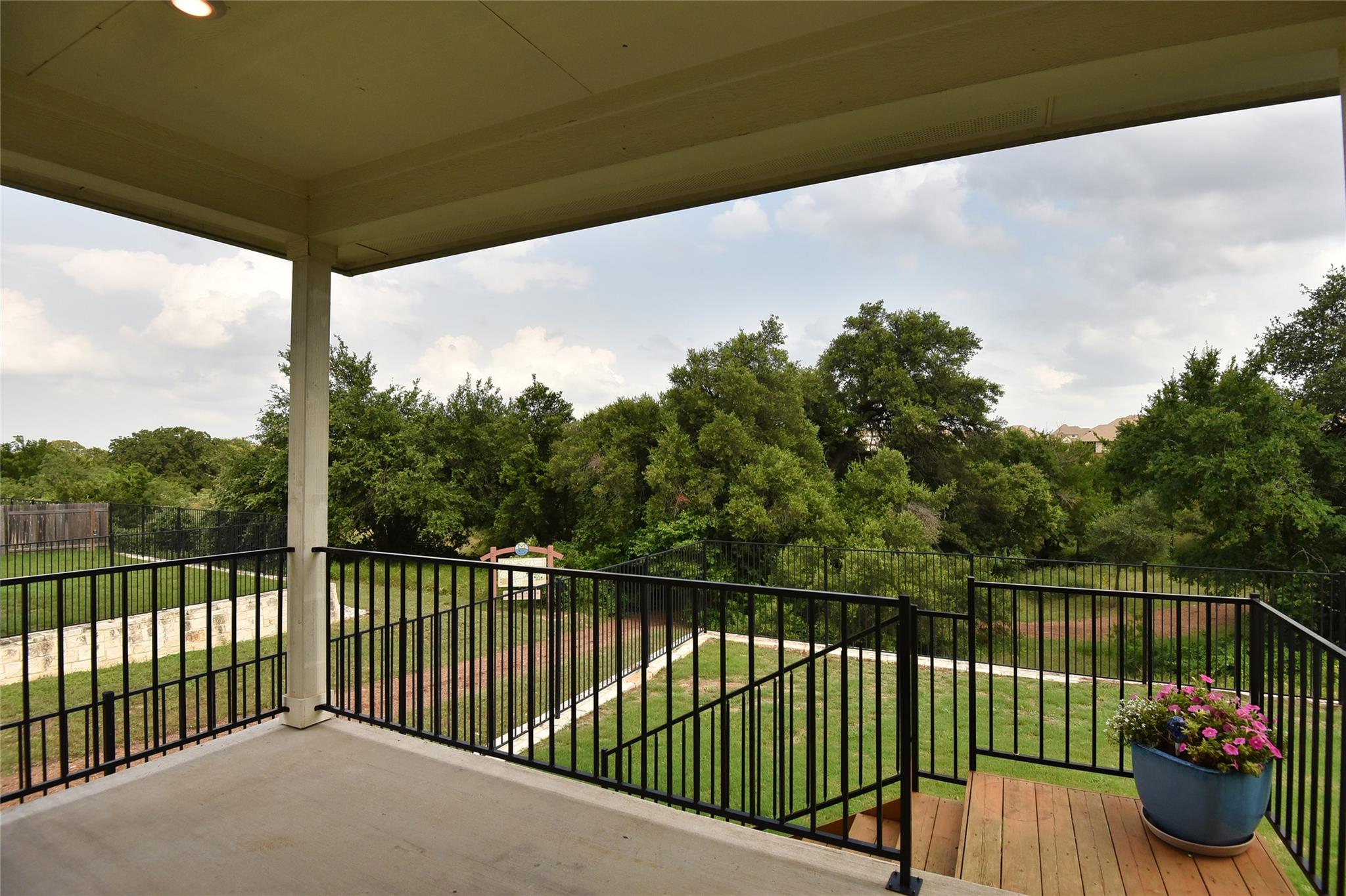 241 Serpens St Property Photo 16
