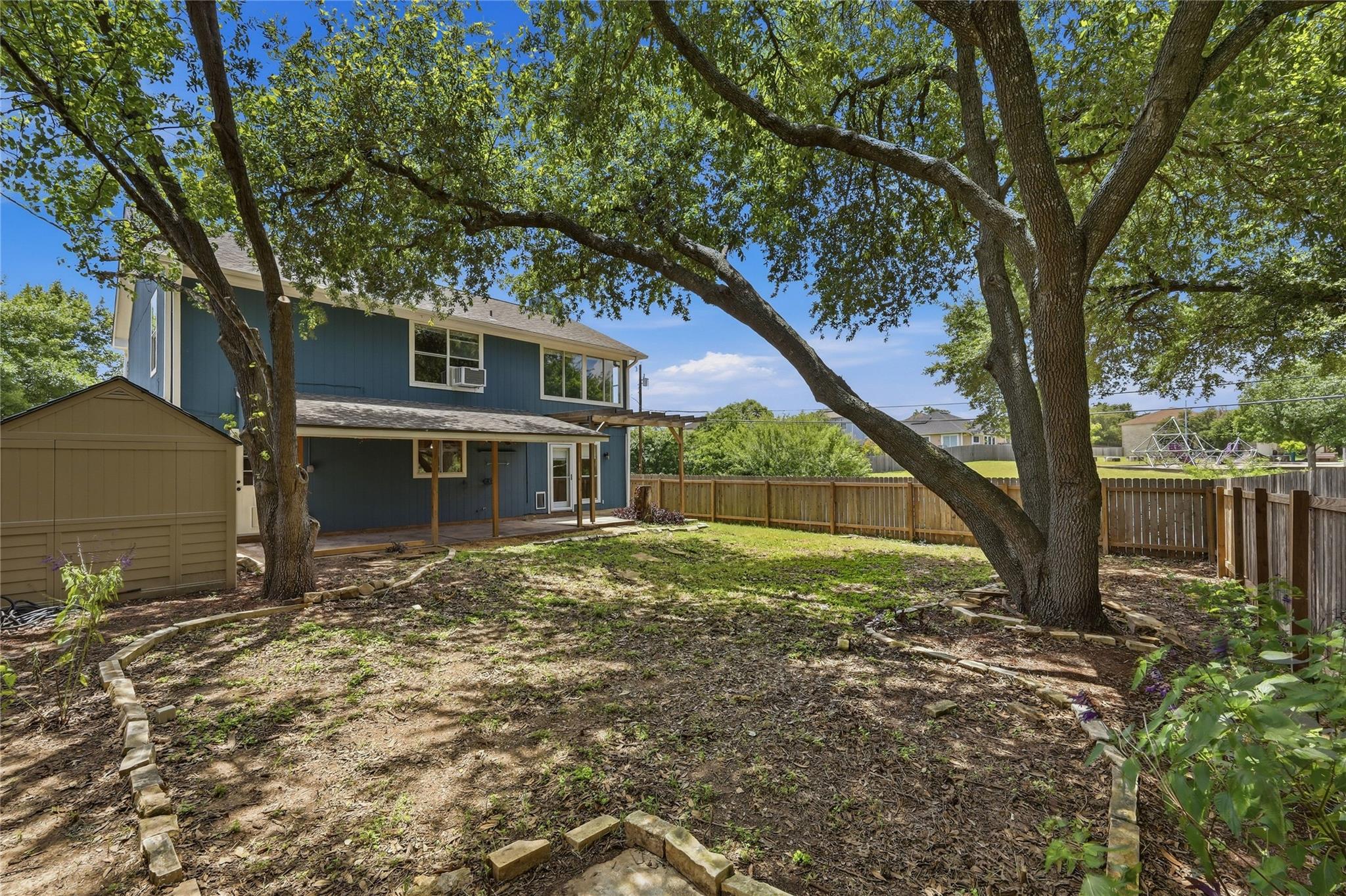 2424 Roundabout Ln Property Photo 23