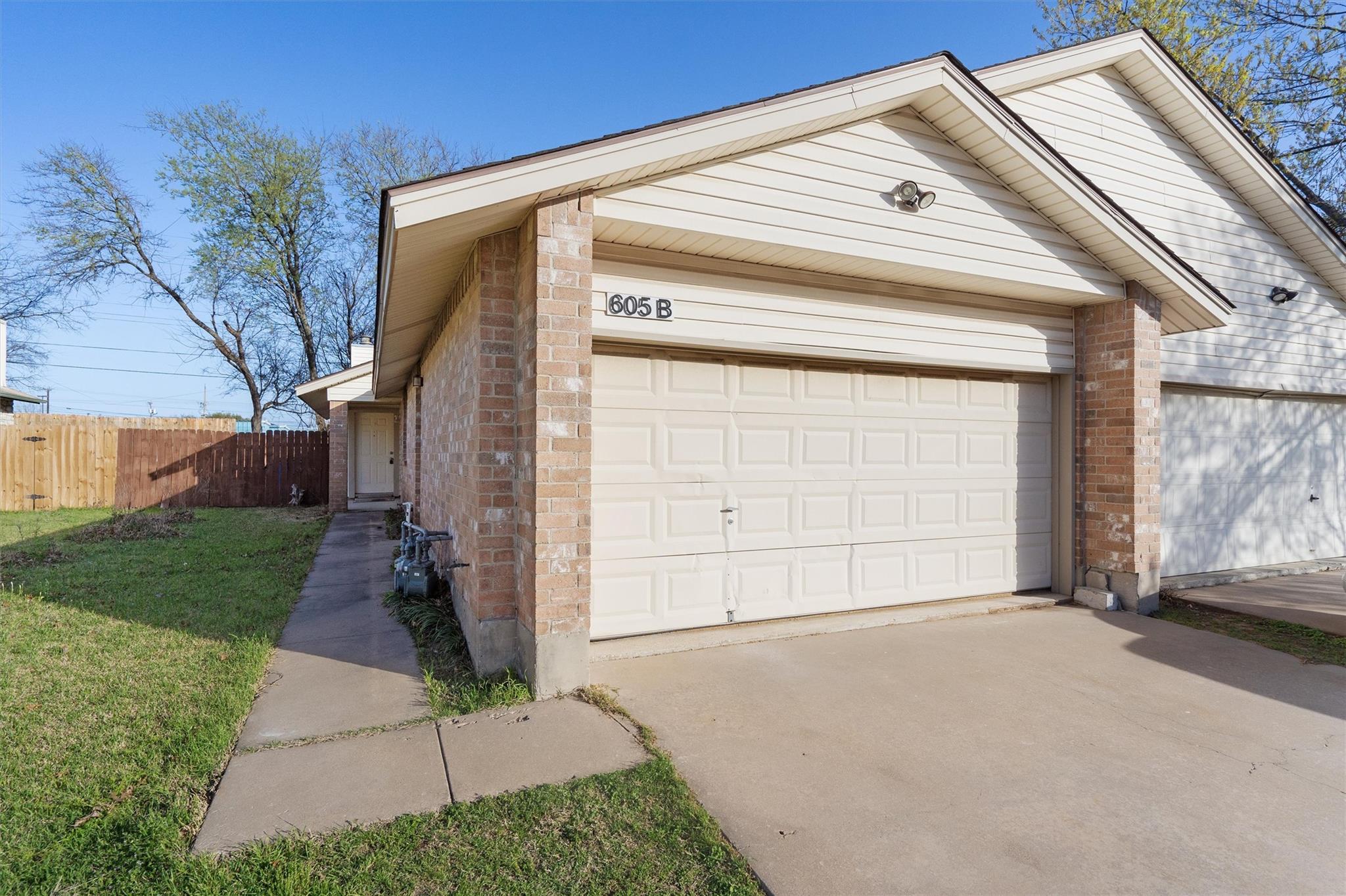 605 Valley View Dr B Property Photo