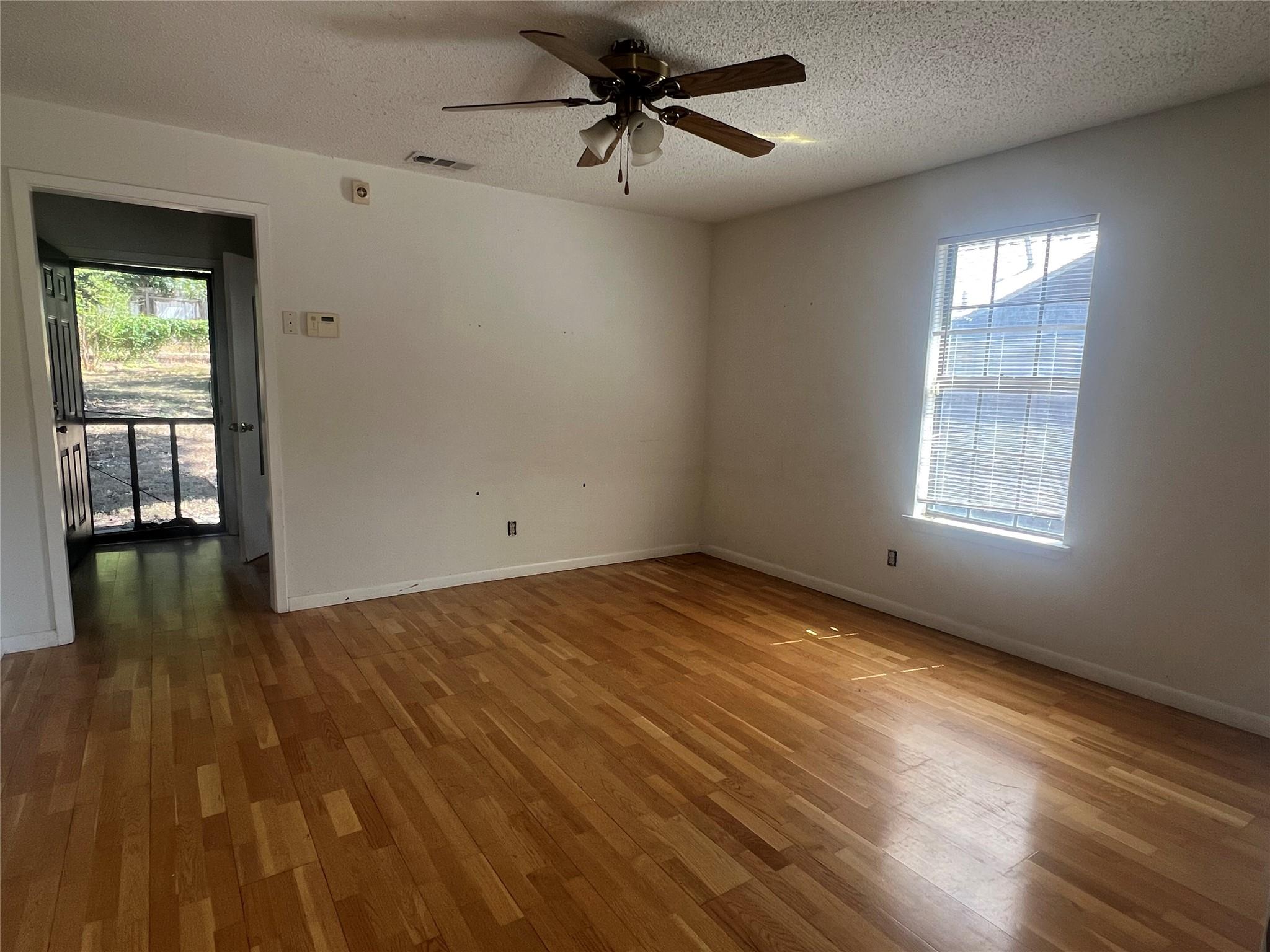 1710 Holly St Property Photo 5
