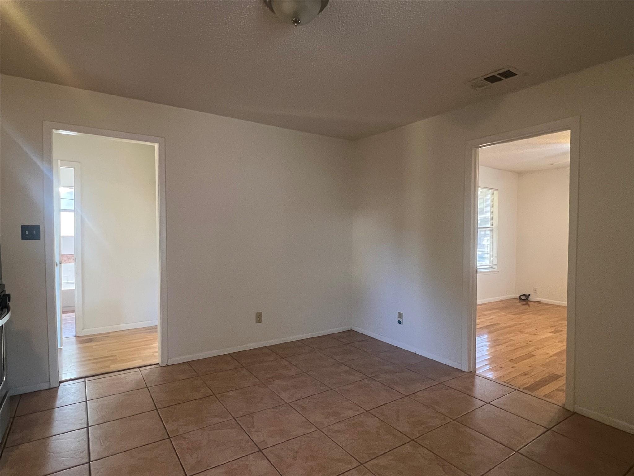 1710 Holly St Property Photo 8
