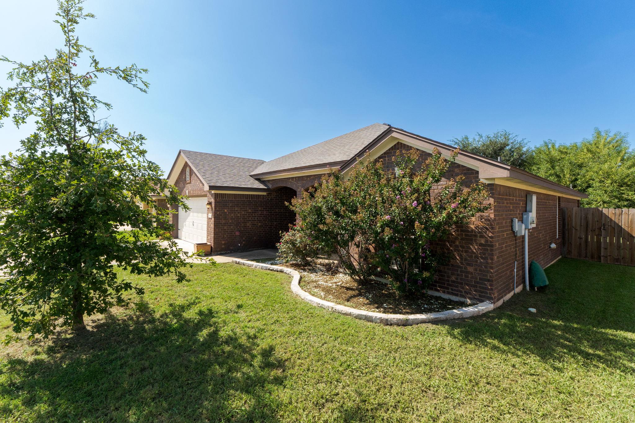 3911 Salt Fork Dr Property Photo 1
