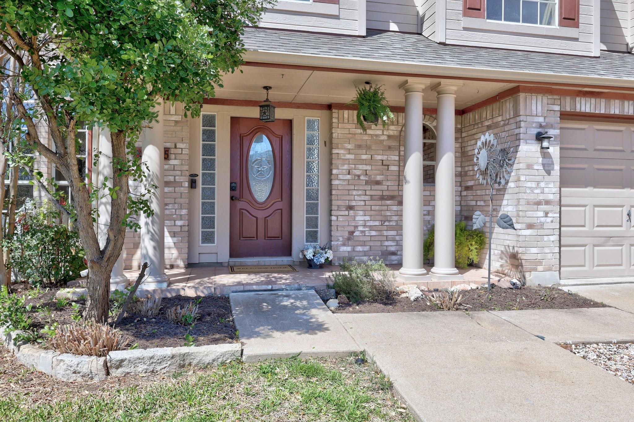 2215 Granger Ln Property Photo 2