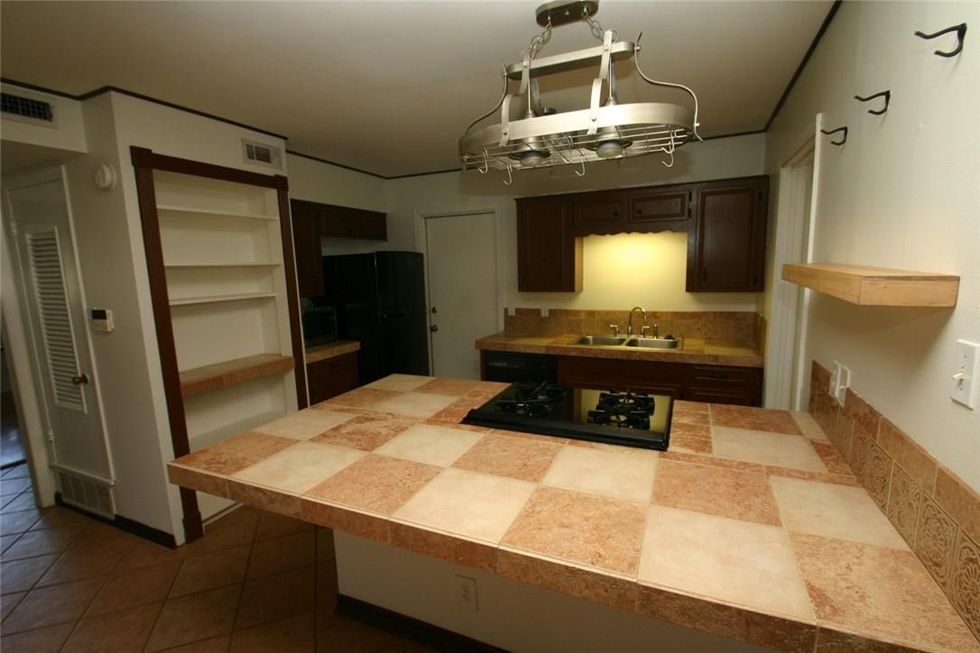 6702 Isabelle Dr Property Photo 4