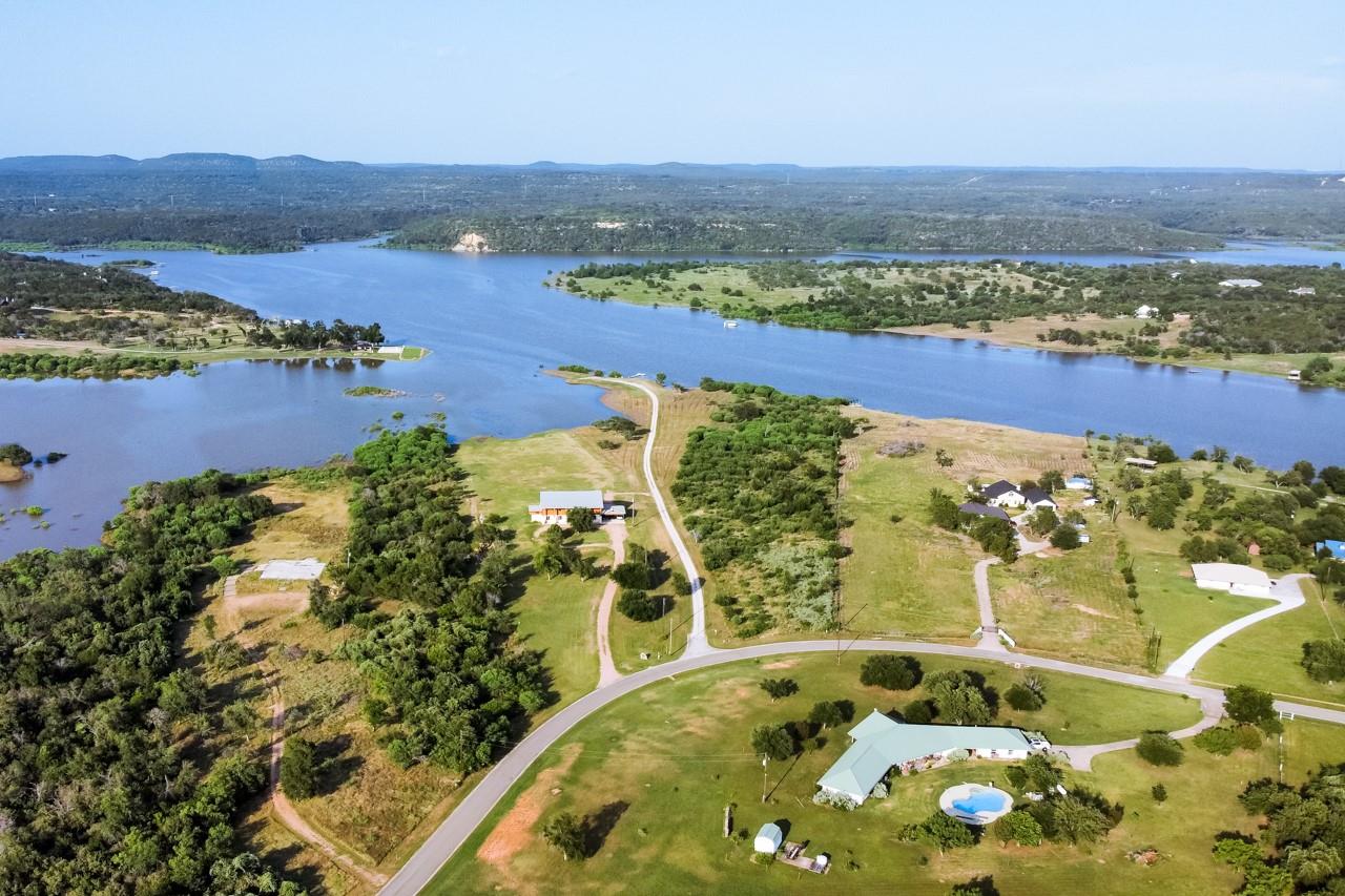 421 Chimney Cove Dr Property Photo 2
