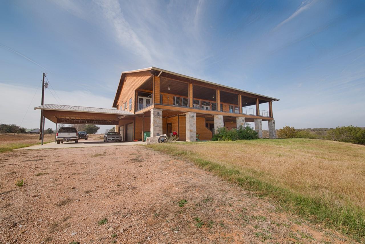 421 Chimney Cove Dr Property Photo 3
