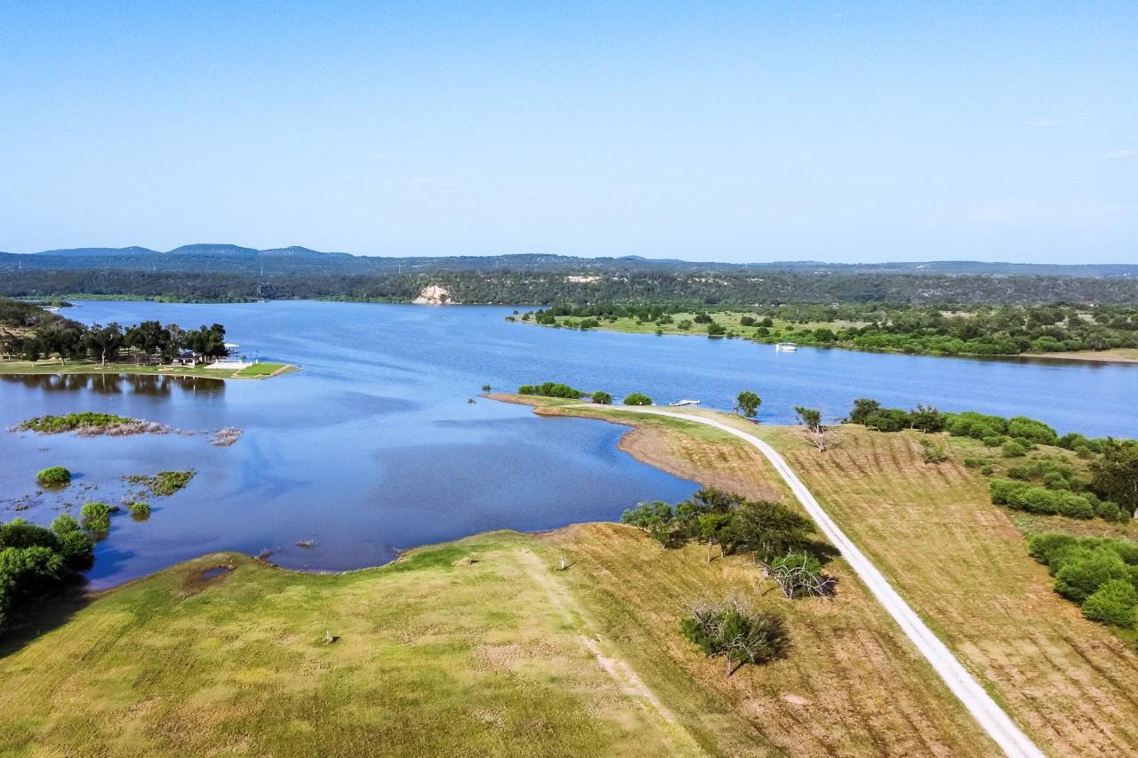 421 Chimney Cove Dr Property Photo 4