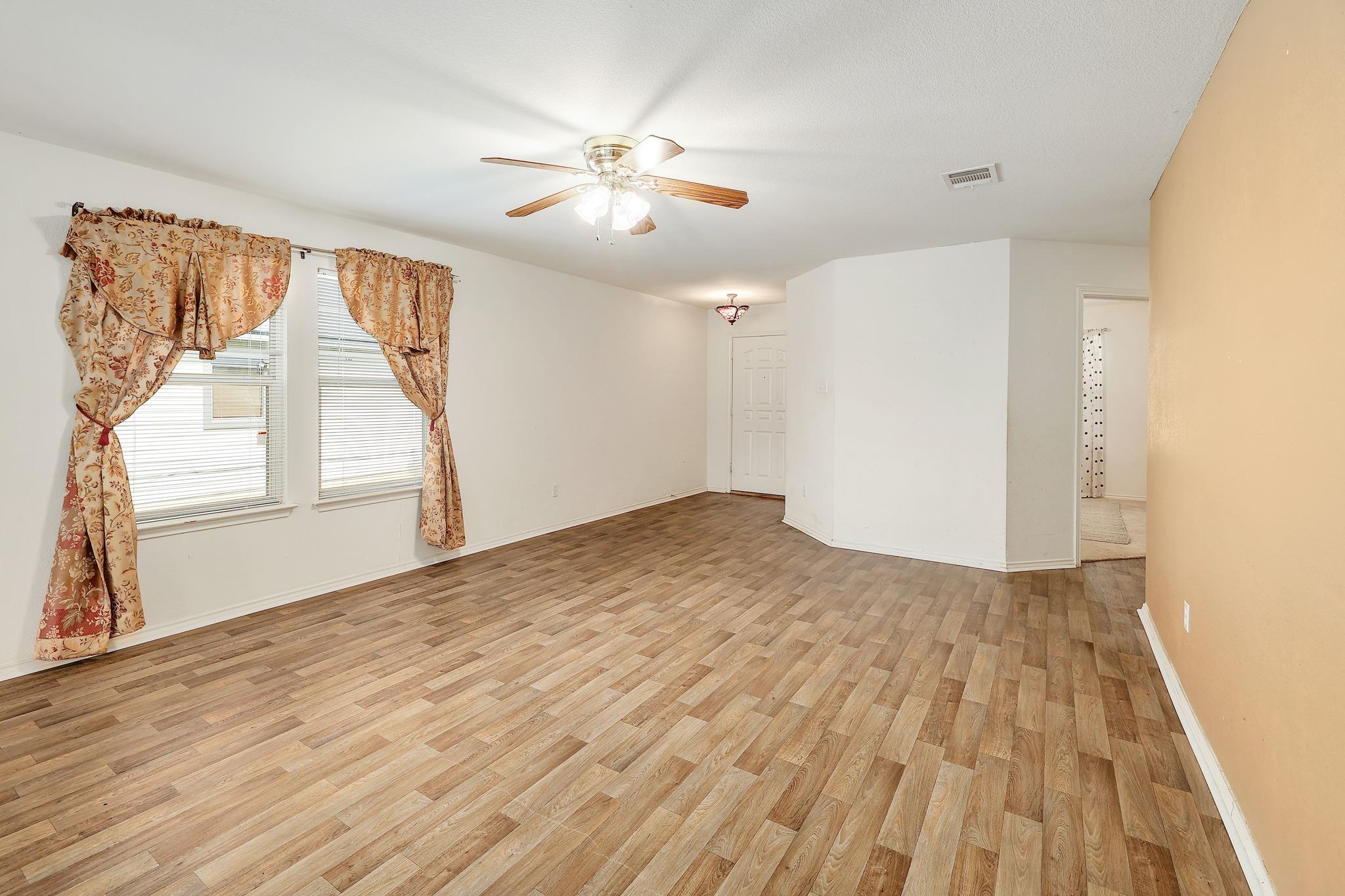1621 Apollo Cir Property Photo 3