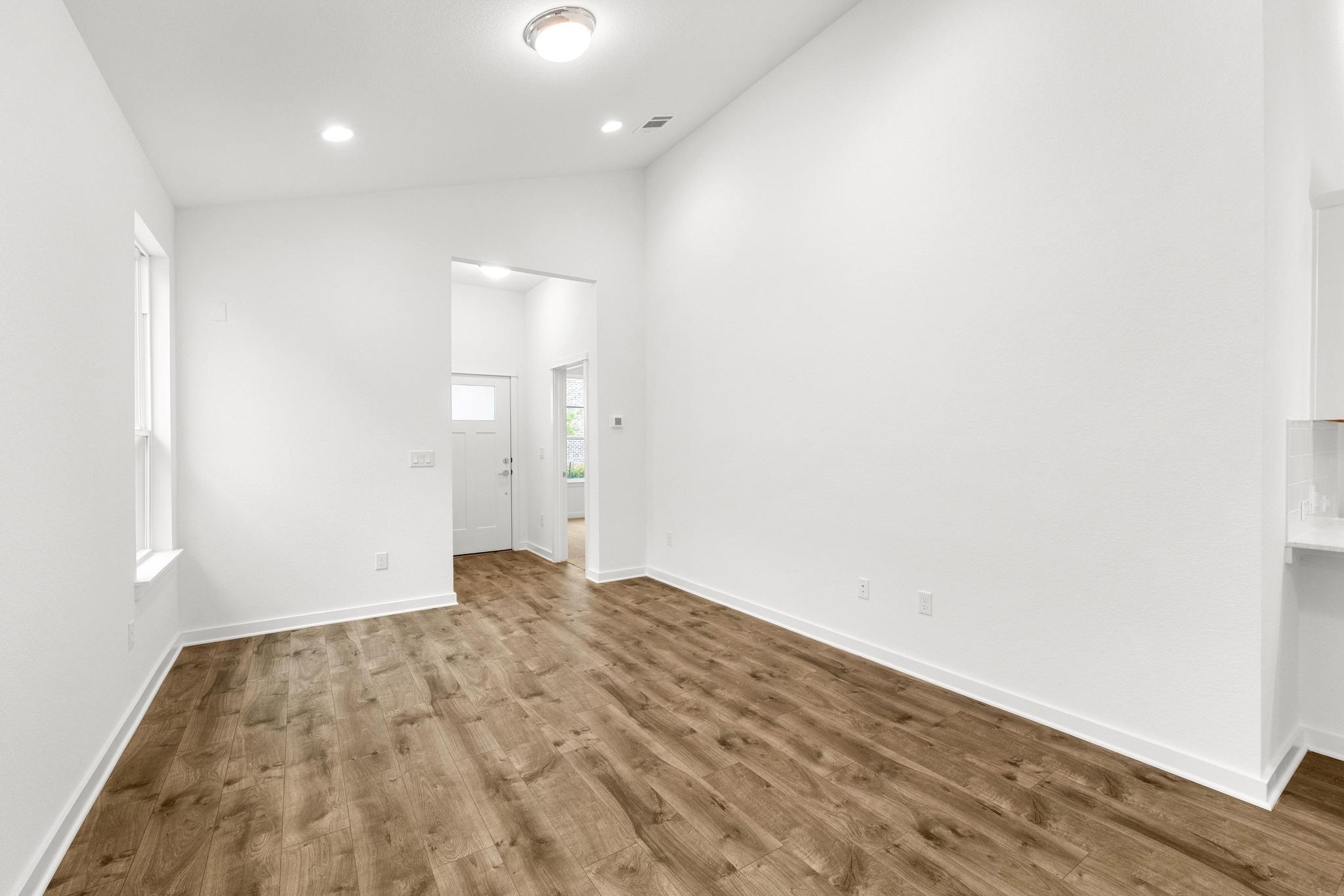 501 Orleanian Dr #a Property Photo 8
