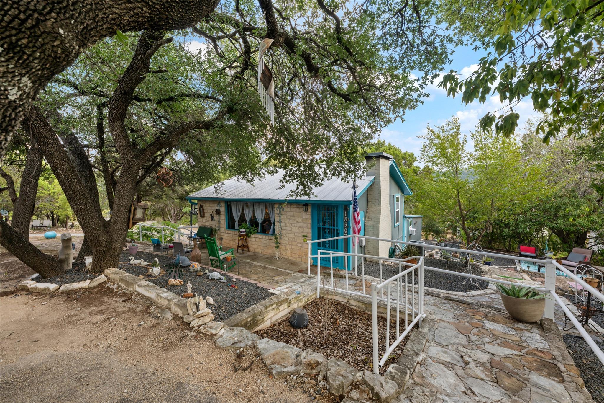 18307 E Lakeview Dr Property Photo 2