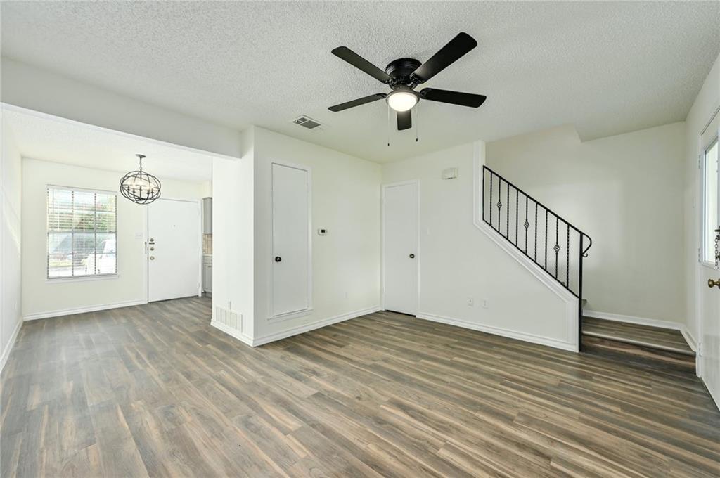 204 Northwest Dr #e Property Photo 4