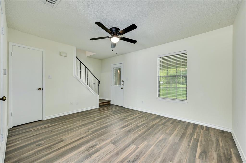 204 Northwest Dr #e Property Photo 5