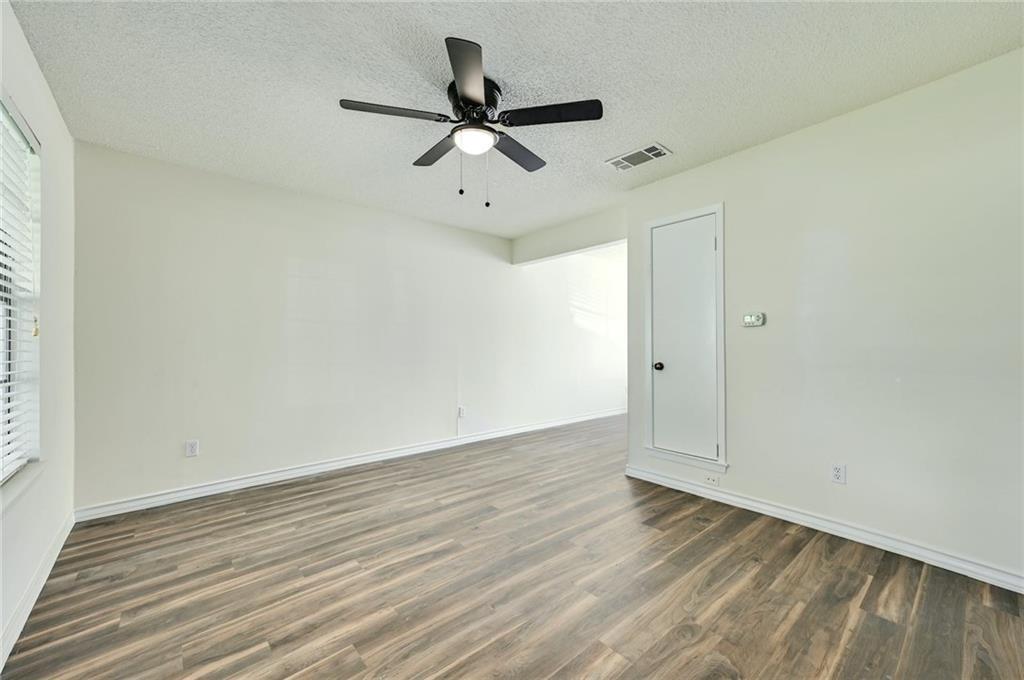 204 Northwest Dr #e Property Photo 6