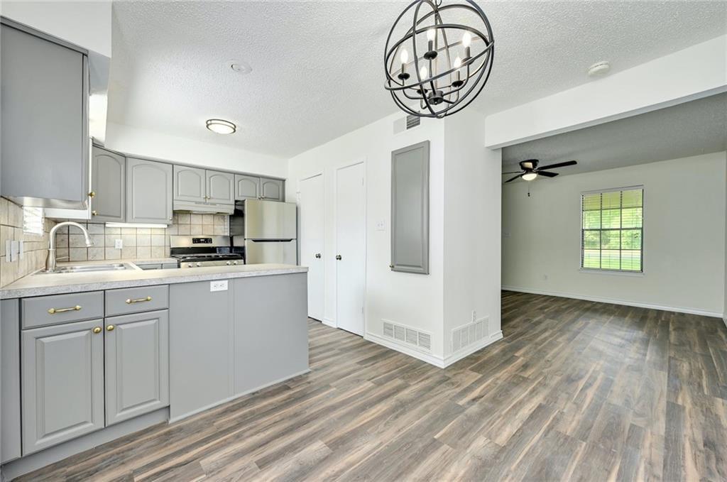 204 Northwest Dr #e Property Photo 8