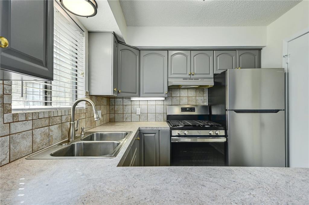 204 Northwest Dr #e Property Photo 11