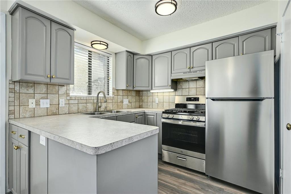 204 Northwest Dr #e Property Photo 12