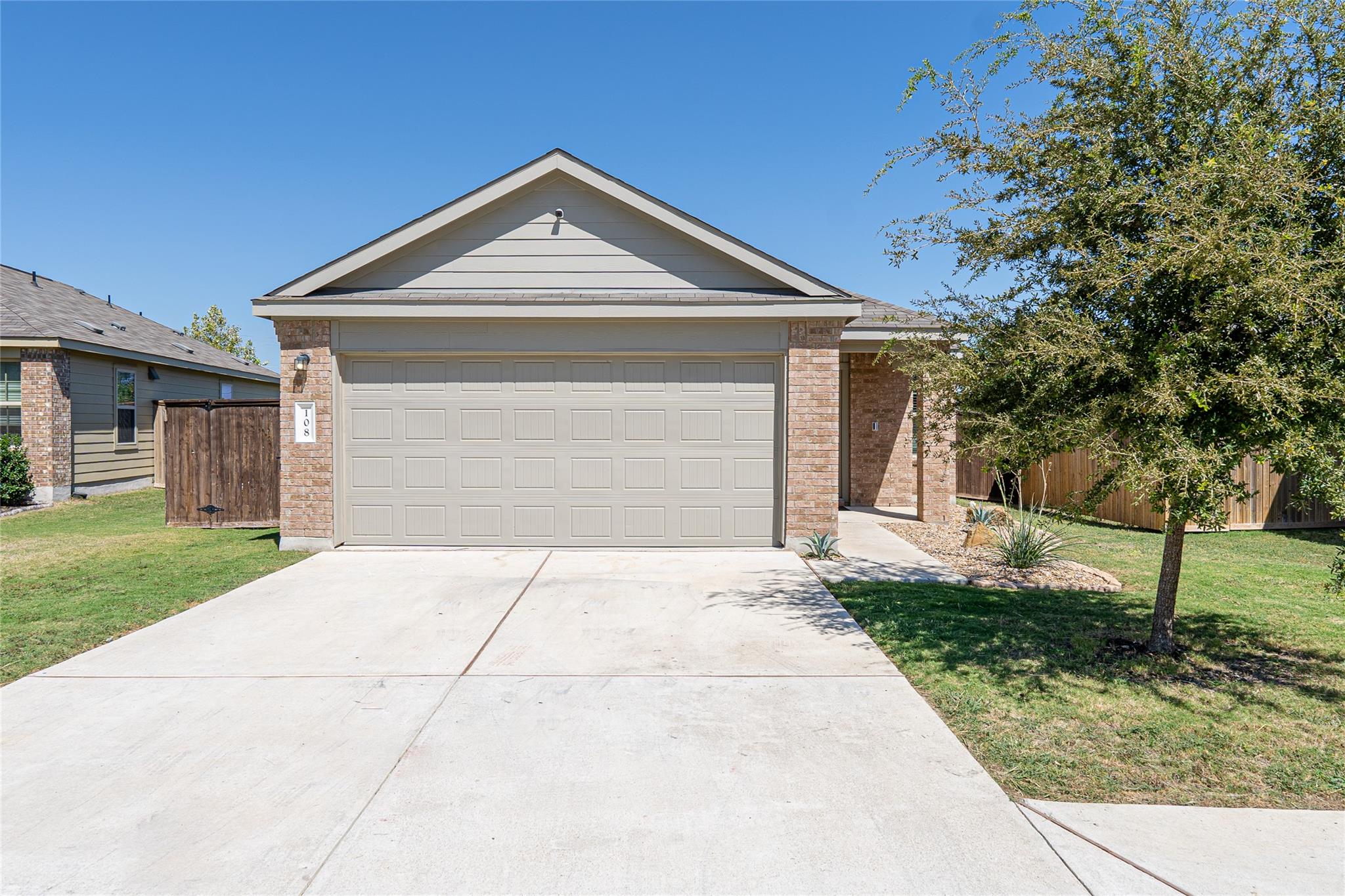 108 Circle Way Property Photo 1