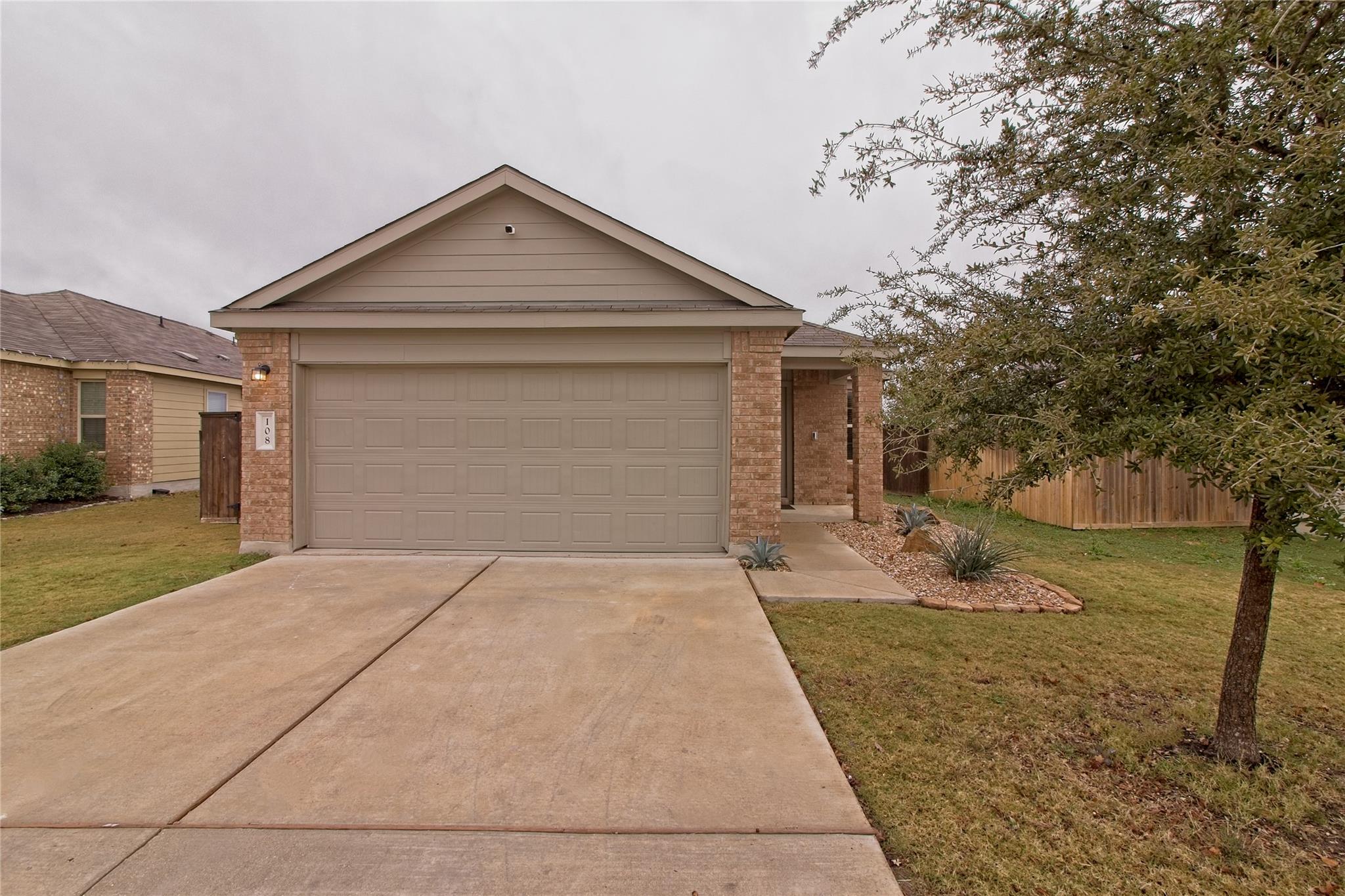 108 Circle Way Property Photo 2