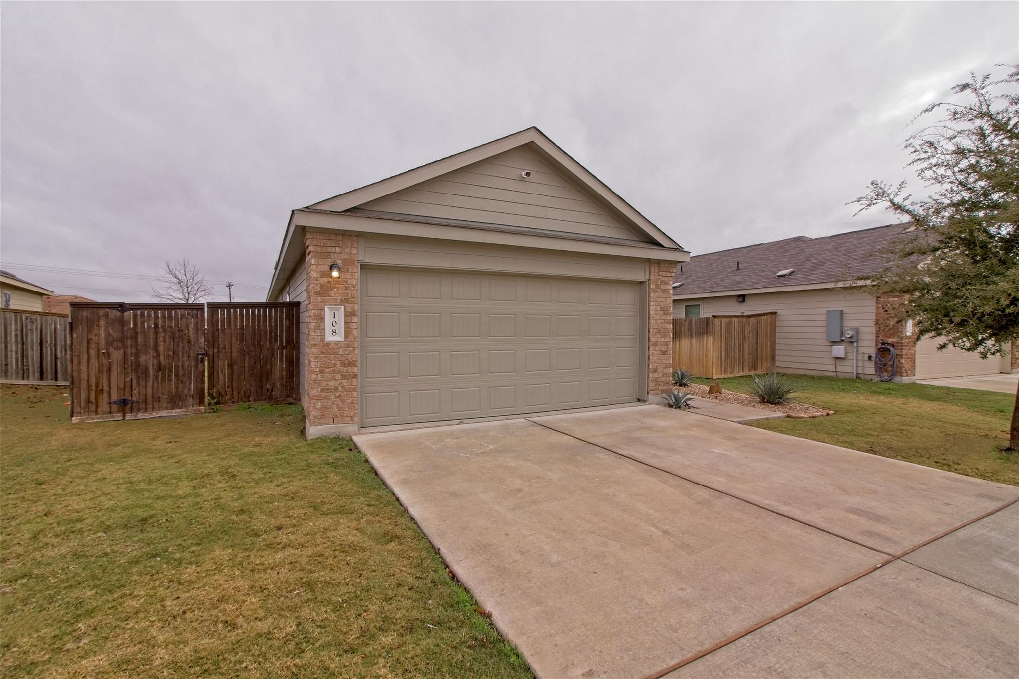 108 Circle Way Property Photo 4