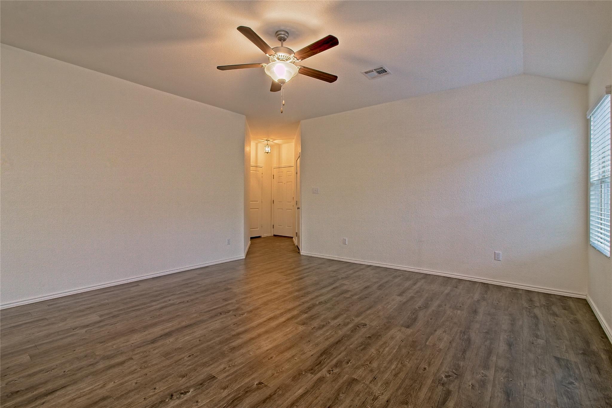 108 Circle Way Property Photo 6