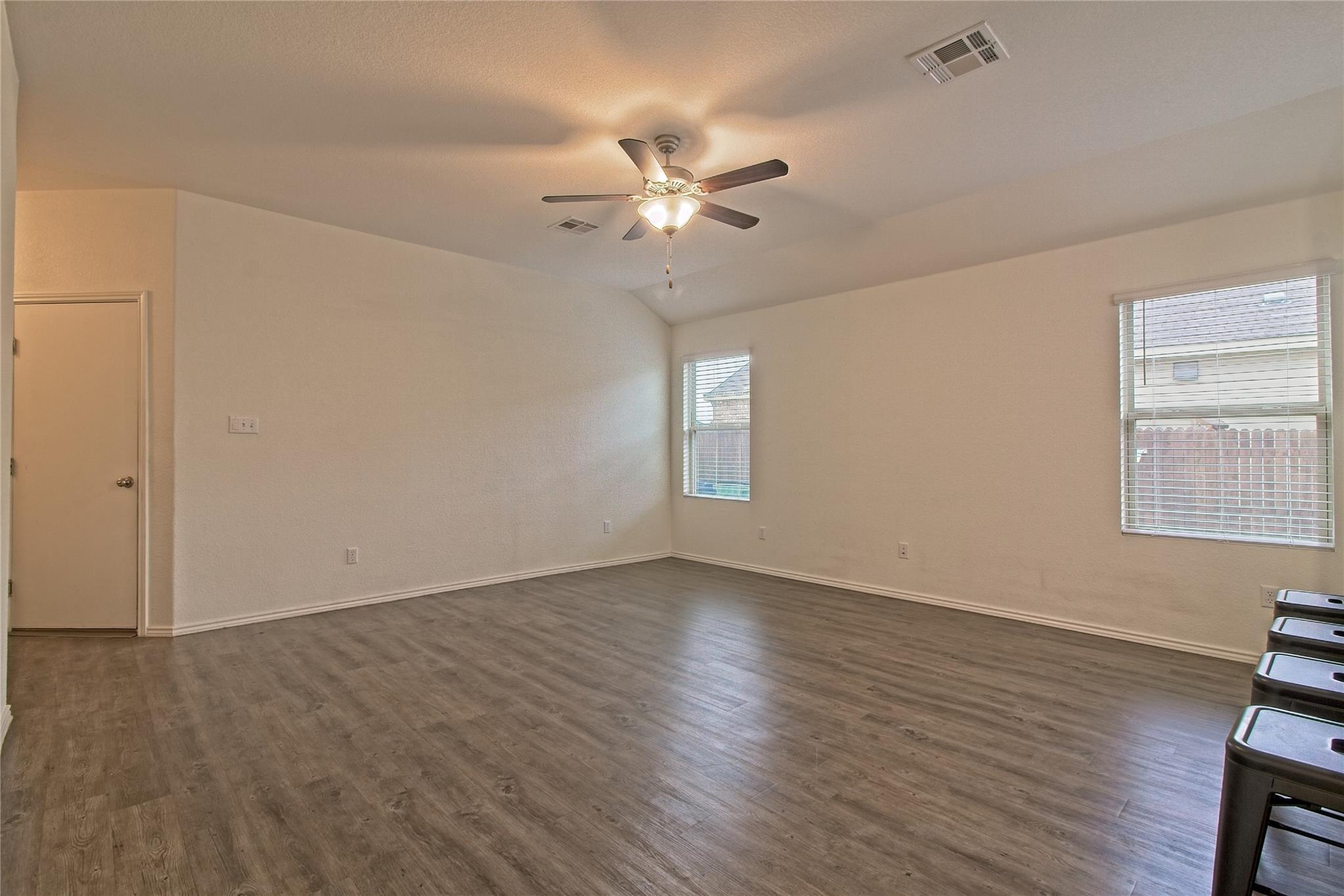 108 Circle Way Property Photo 9