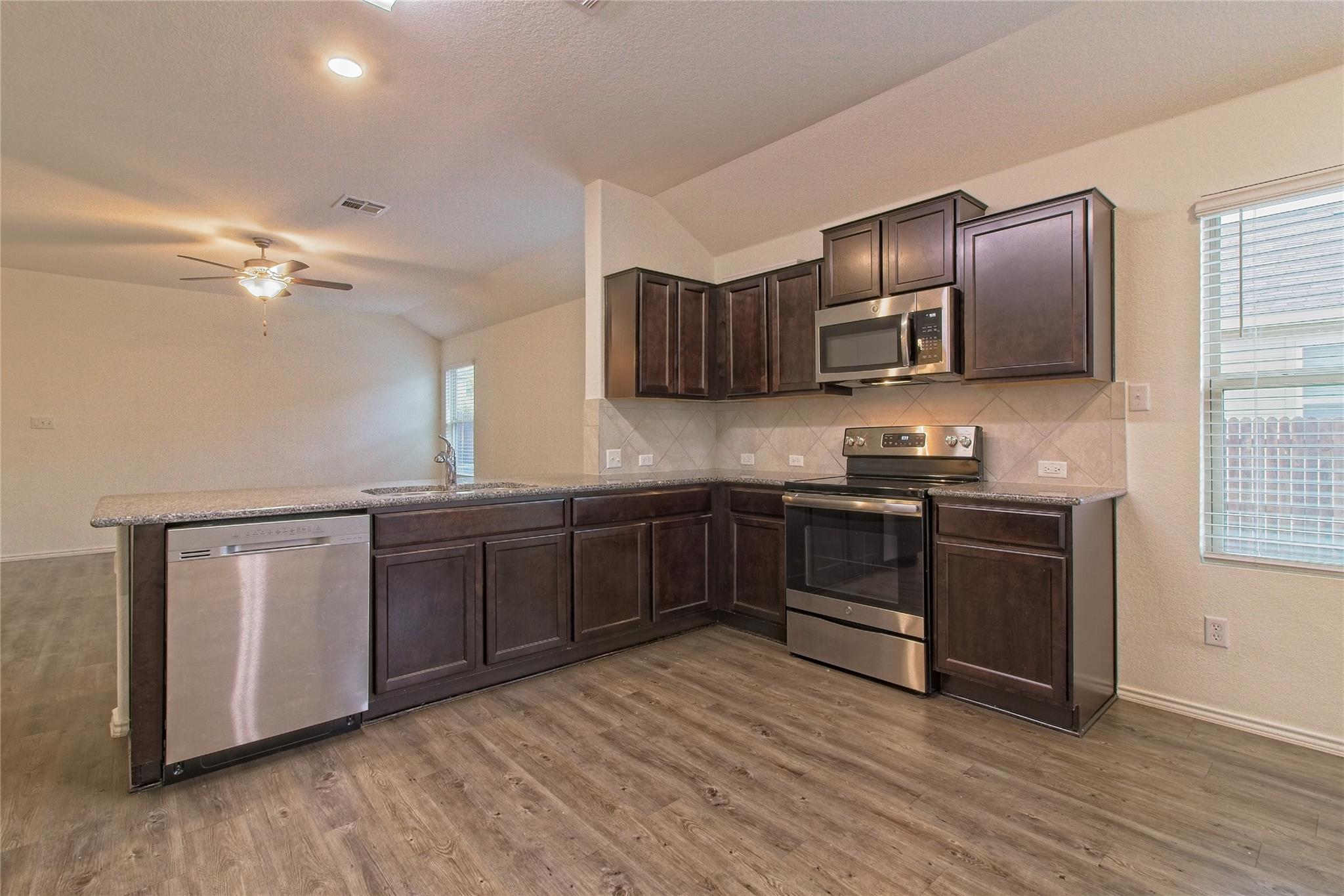 108 Circle Way Property Photo 15