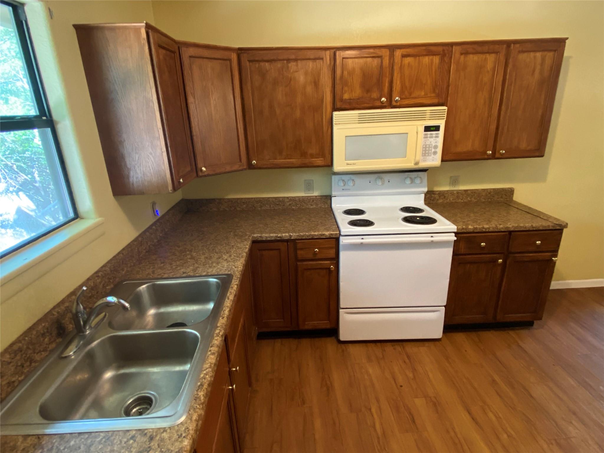 11912a W. Hwy 290 Hwy Property Photo 8