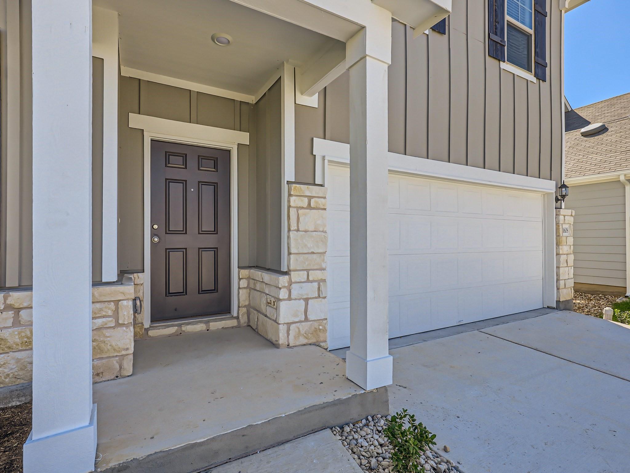 1608 Holly Lake Dr Property Photo 3