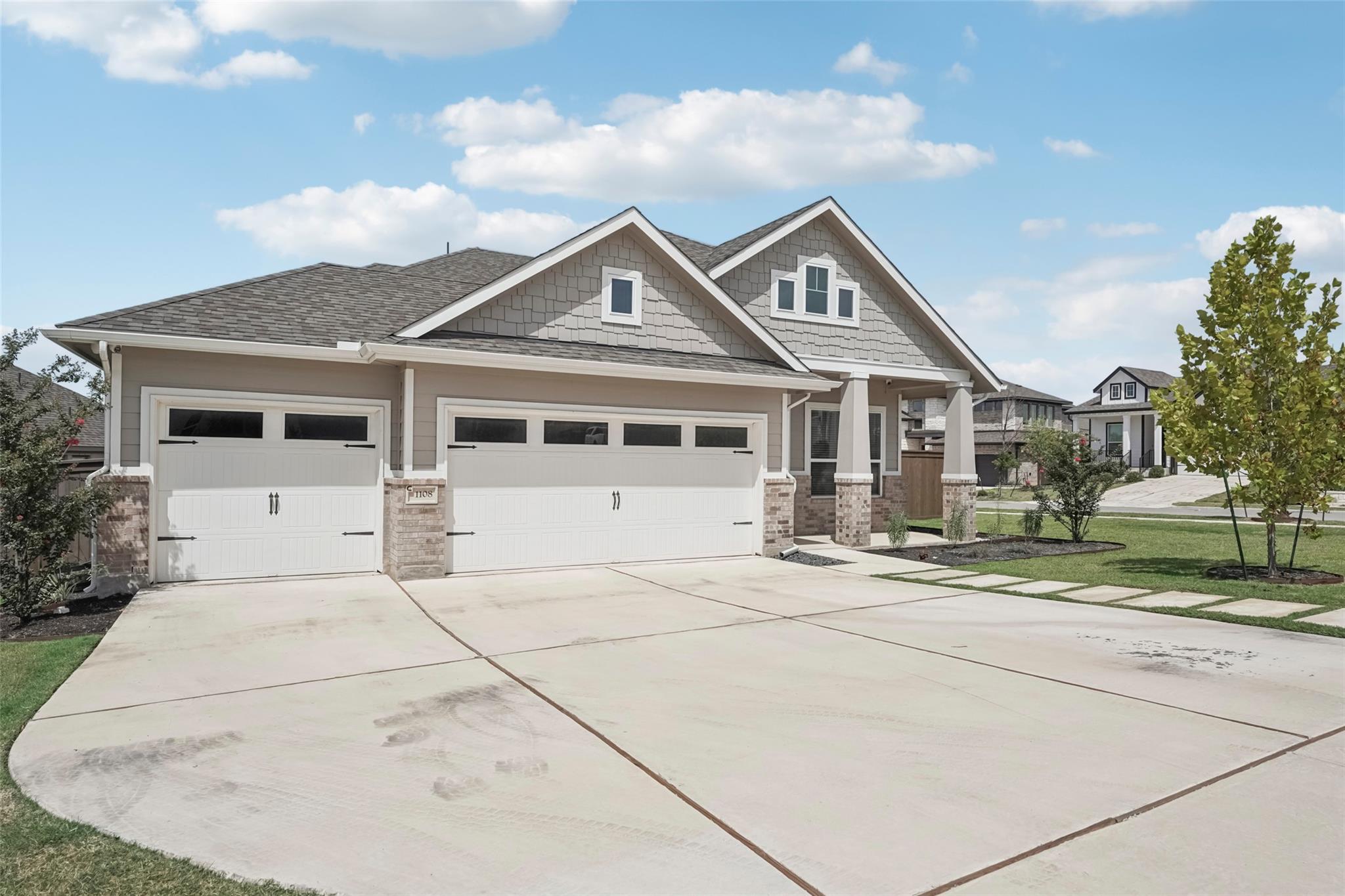 1108 Sweetspire St Property Photo 3
