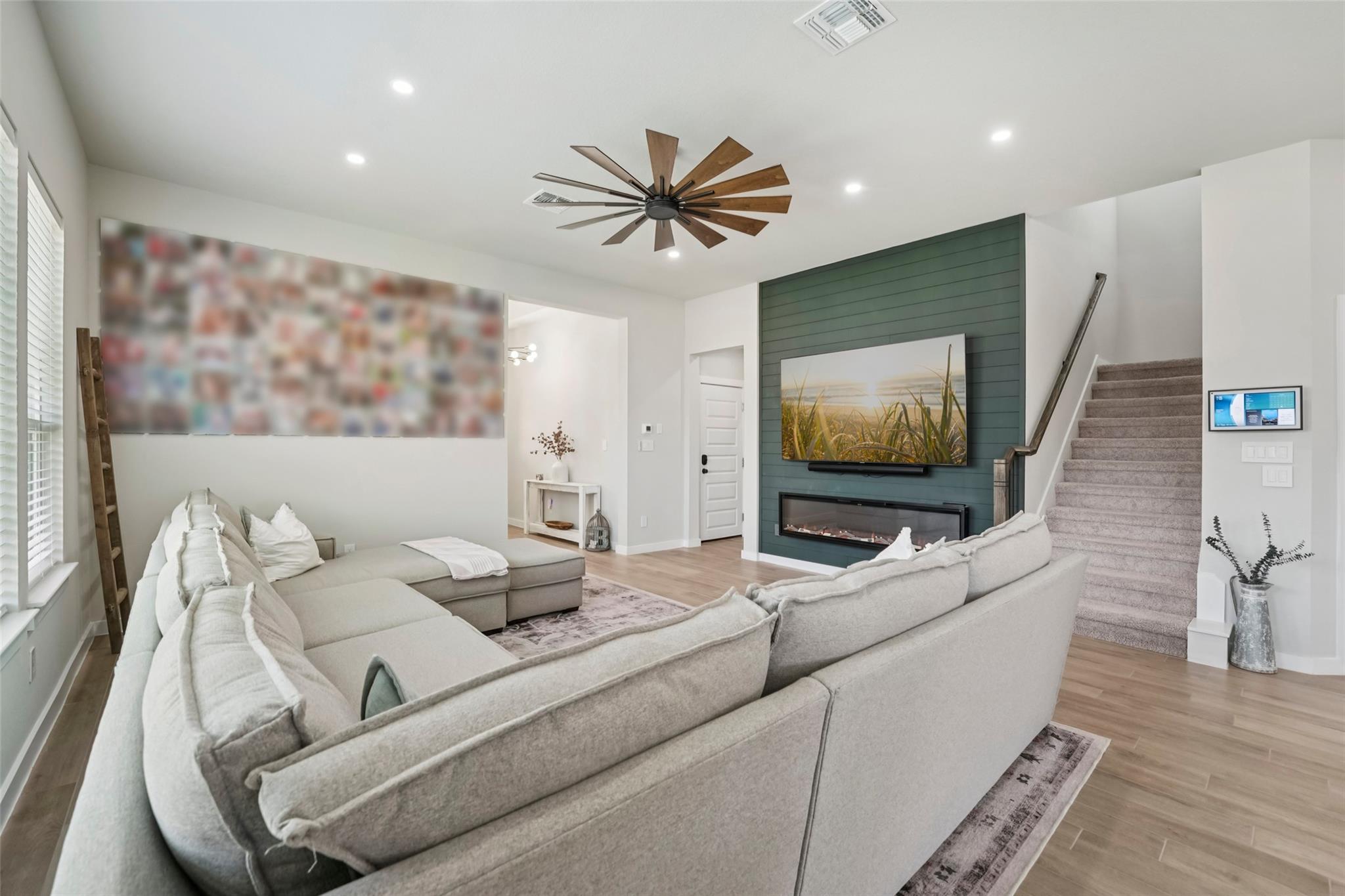 1108 Sweetspire St Property Photo 8