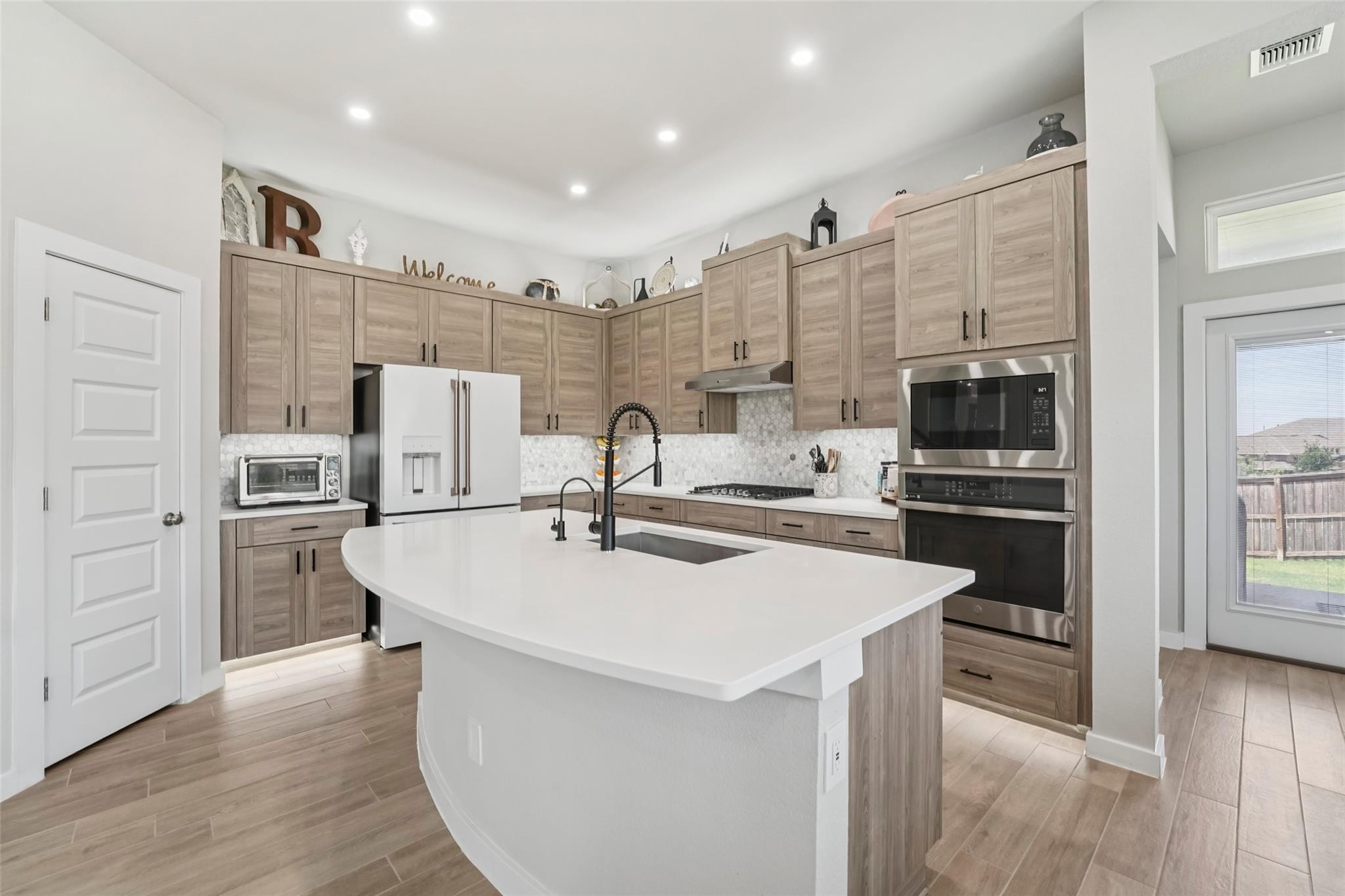 1108 Sweetspire St Property Photo 13