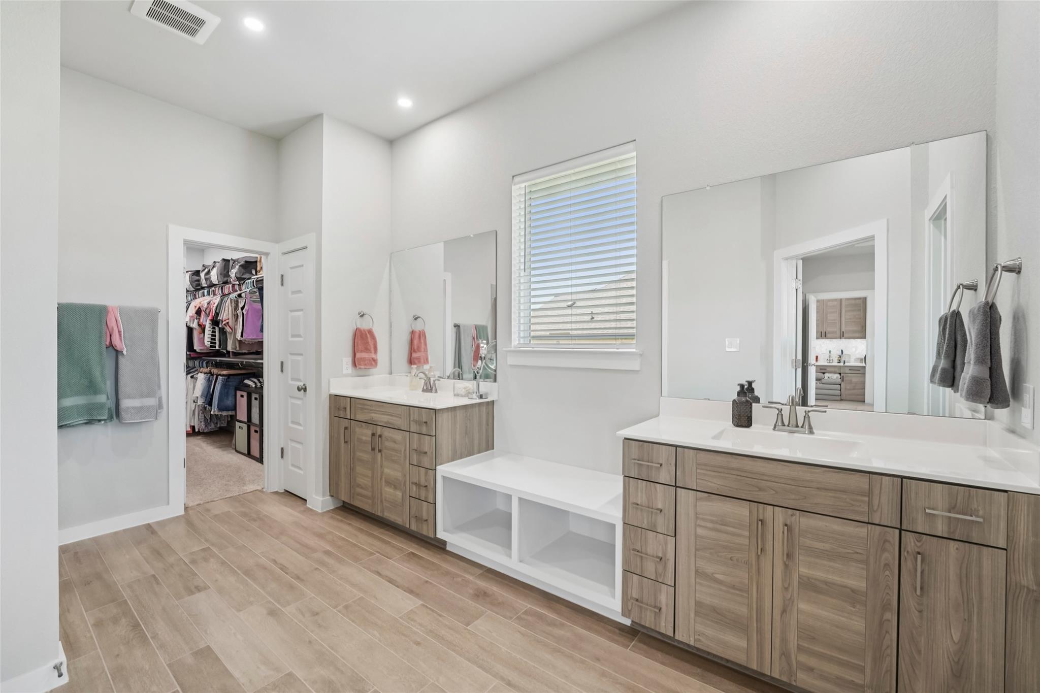 1108 Sweetspire St Property Photo 25