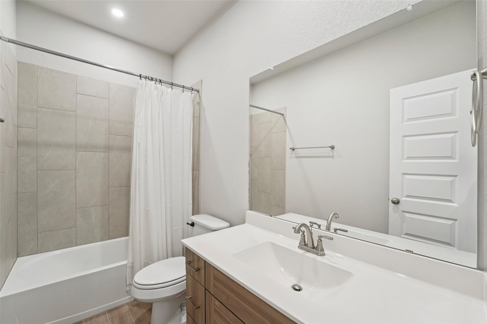 1108 Sweetspire St Property Photo 29