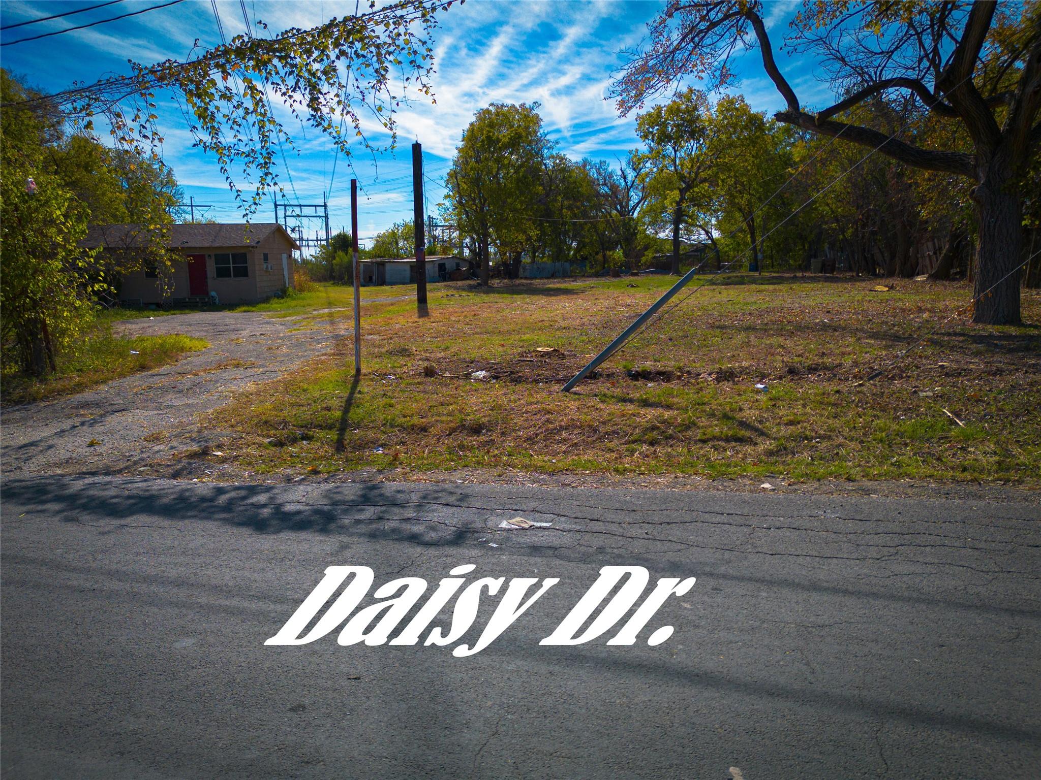 2307 Daisy Dr Property Photo 2