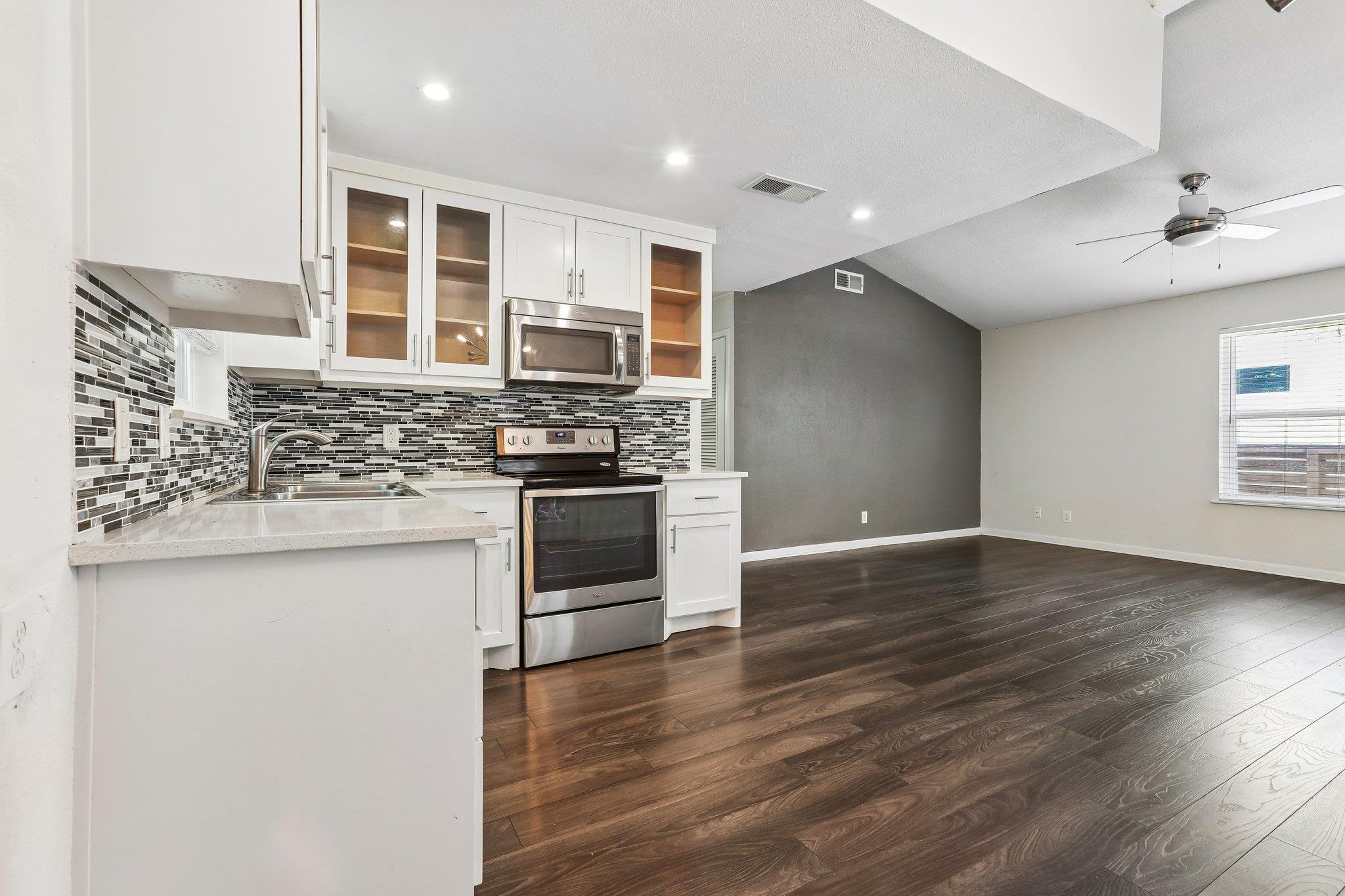 4523 Avenue H None #a Property Photo 6