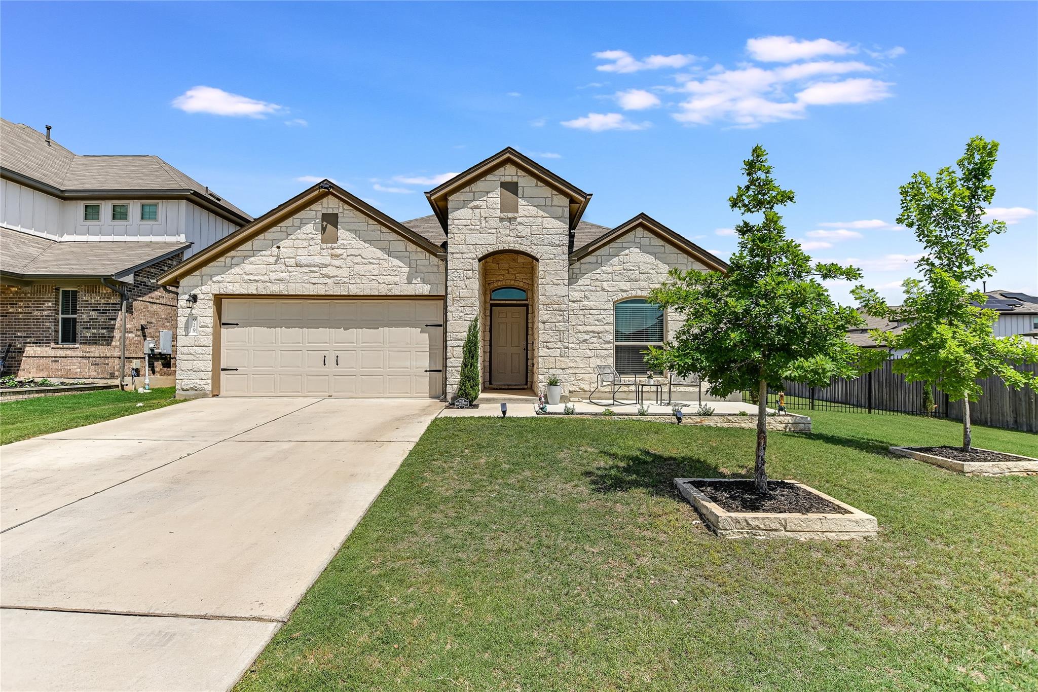 929 Medina Way Property Photo