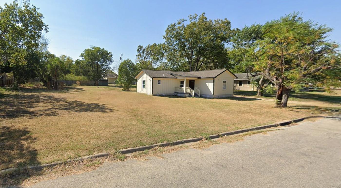 904 E Austin St Property Photo 1