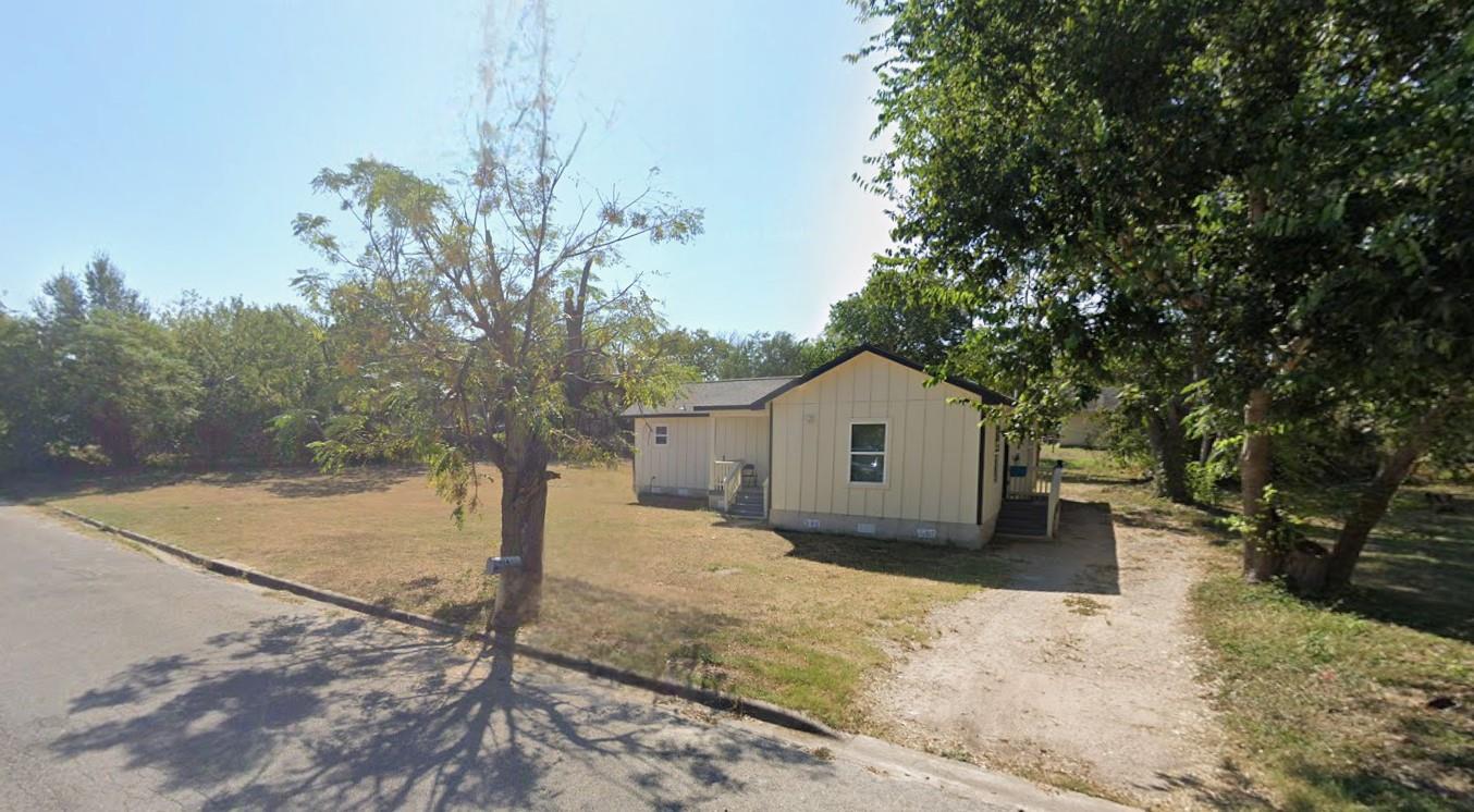 904 E Austin St Property Photo 11