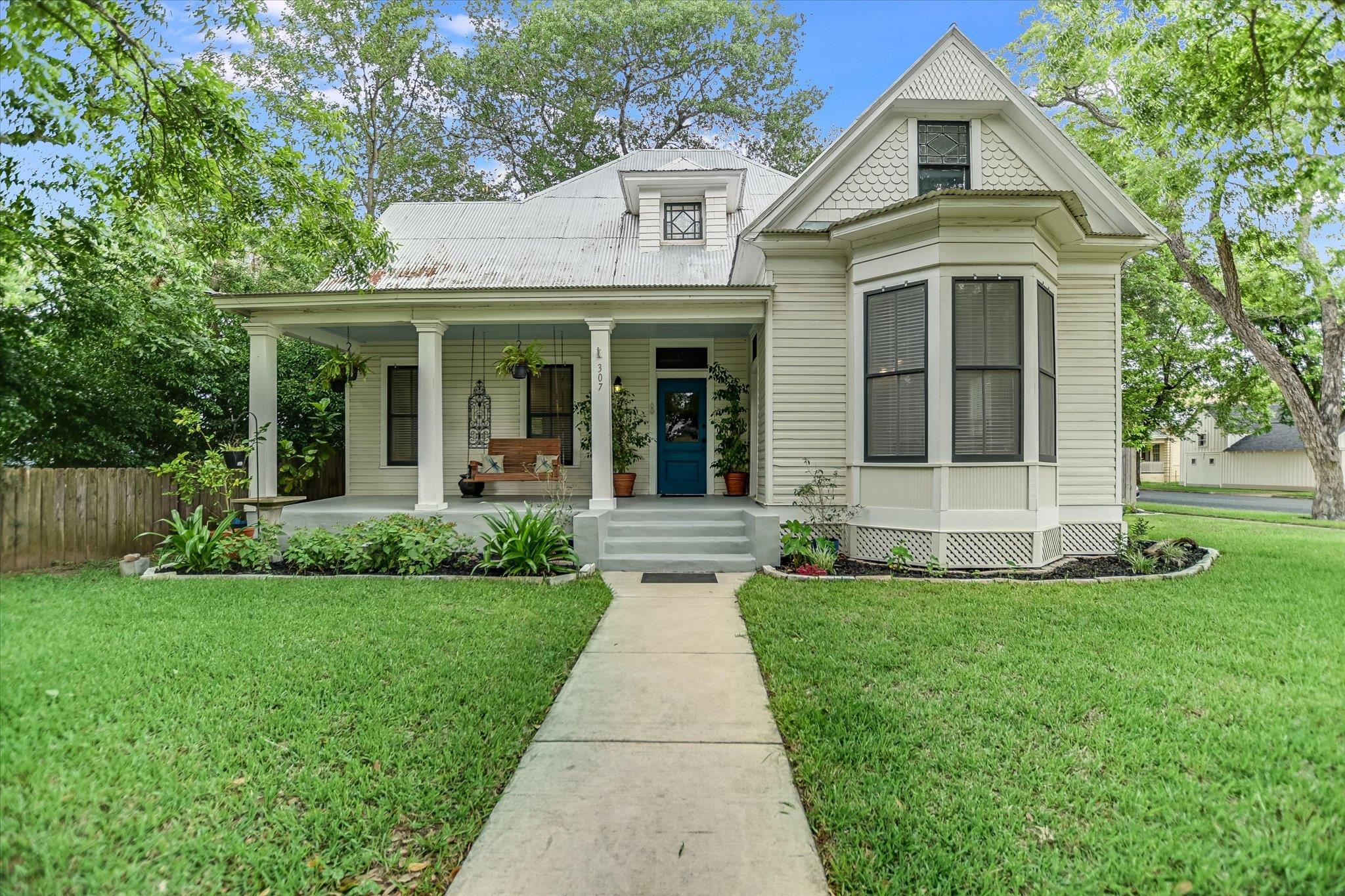 307 Gresham St Property Photo 1