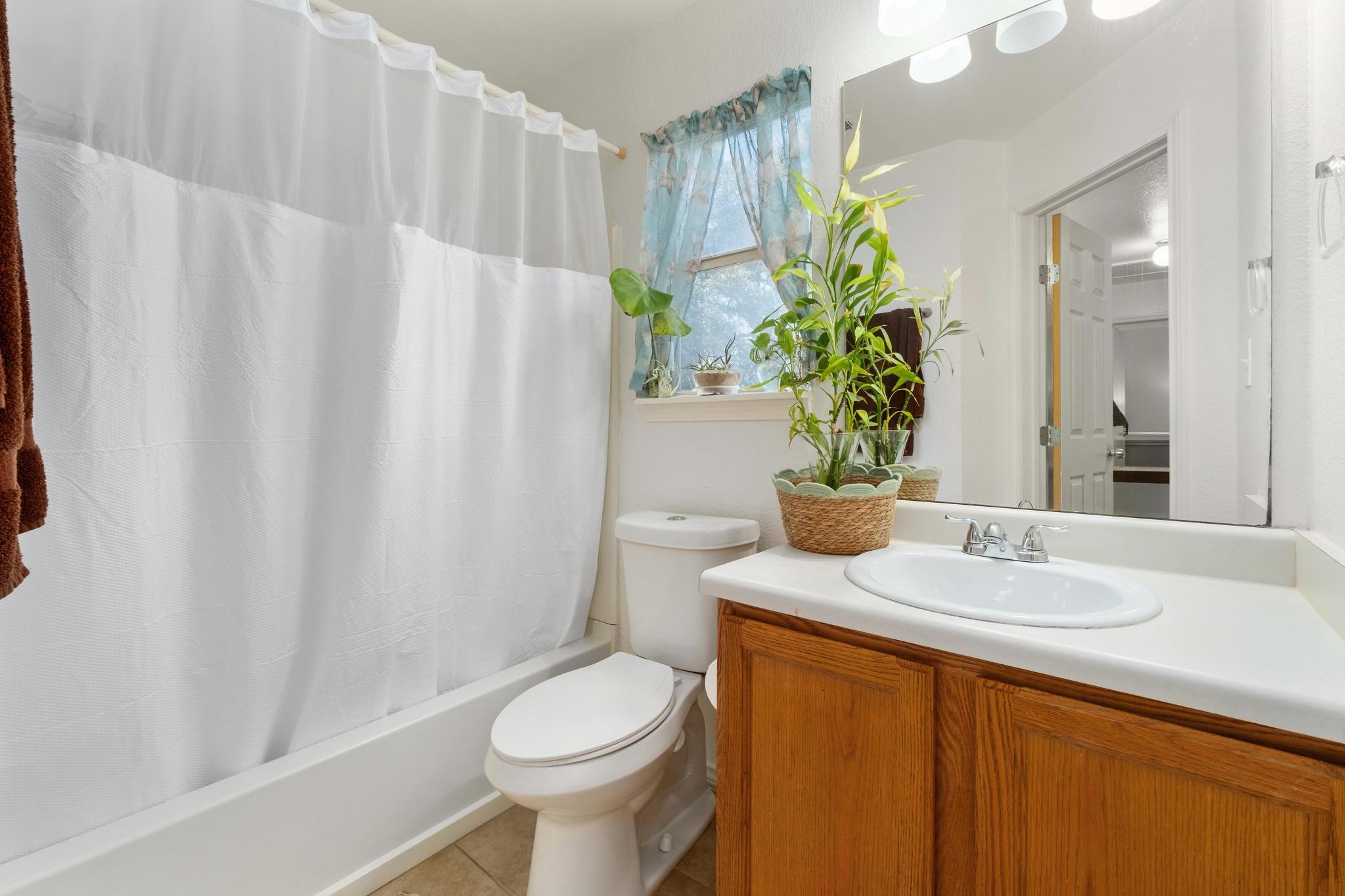 1184 Waller St Property Photo 14